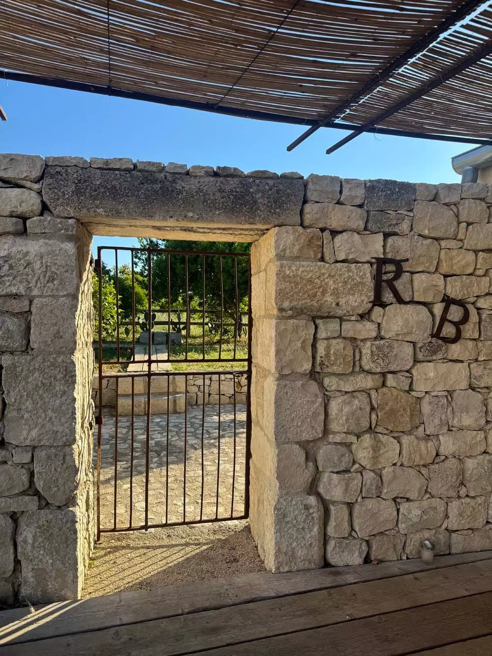 Tor in Steinmauer Casa Sisti