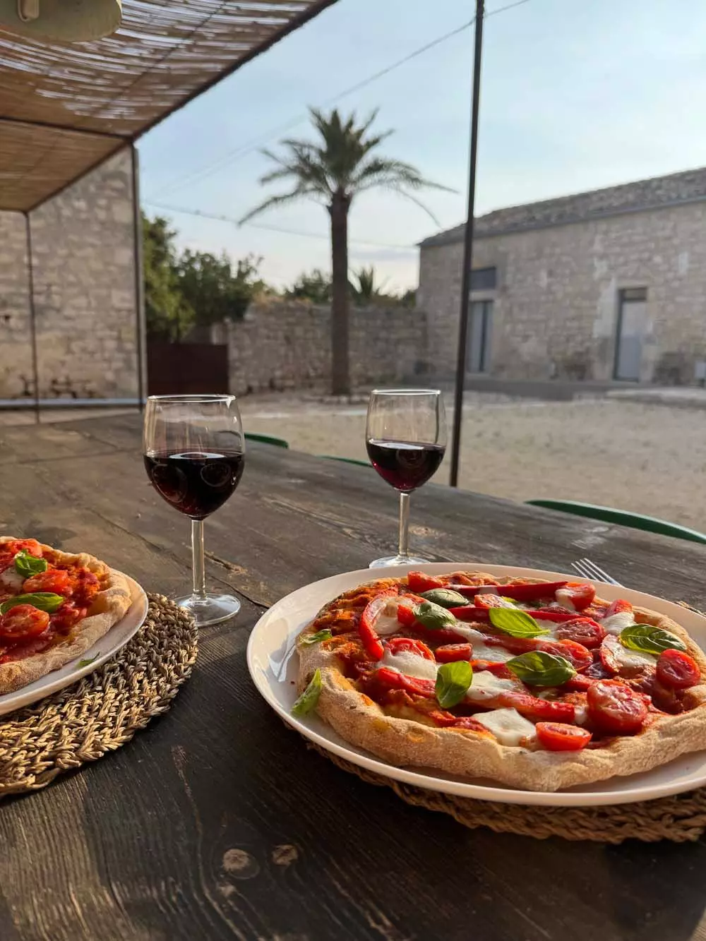 Pizza im Innenhof Casa Sisti