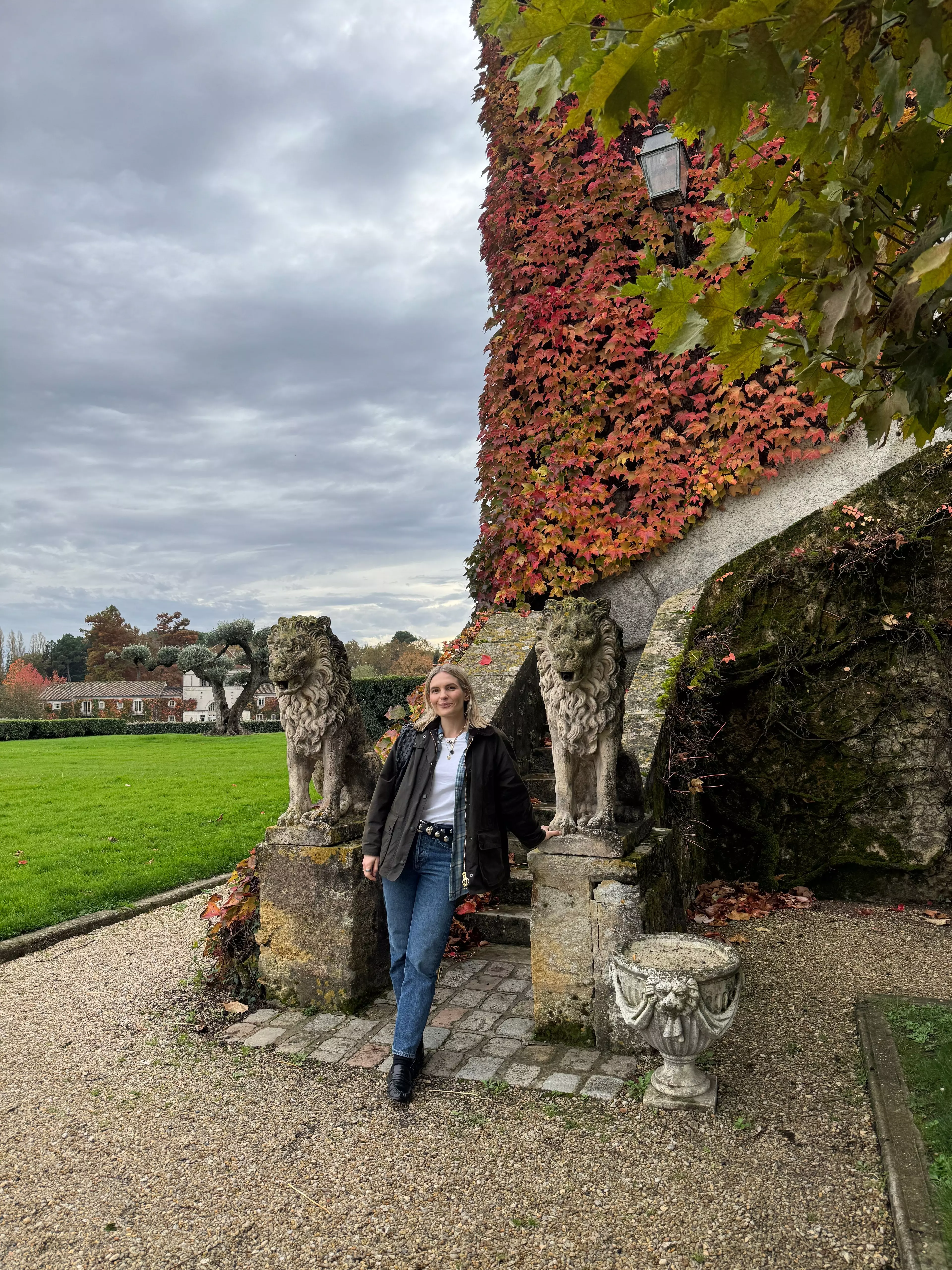 Anna vor Château Smith Haut Lafitte