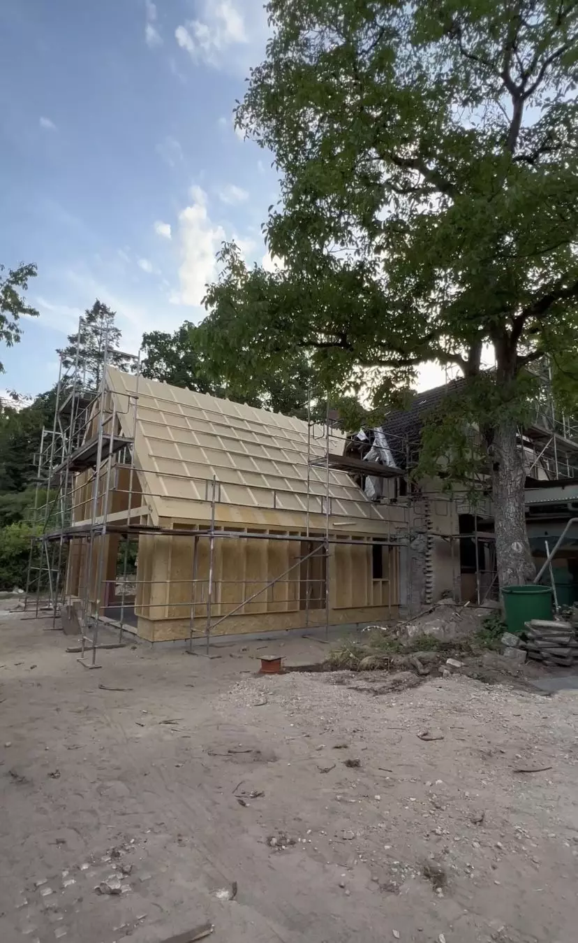 Neuer Anbau am Haus von Busra Qadir - femtastics