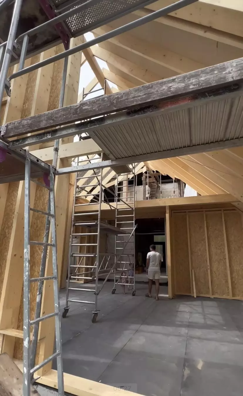 Neuer Anbau aus Holz an altem Haus - femtastics