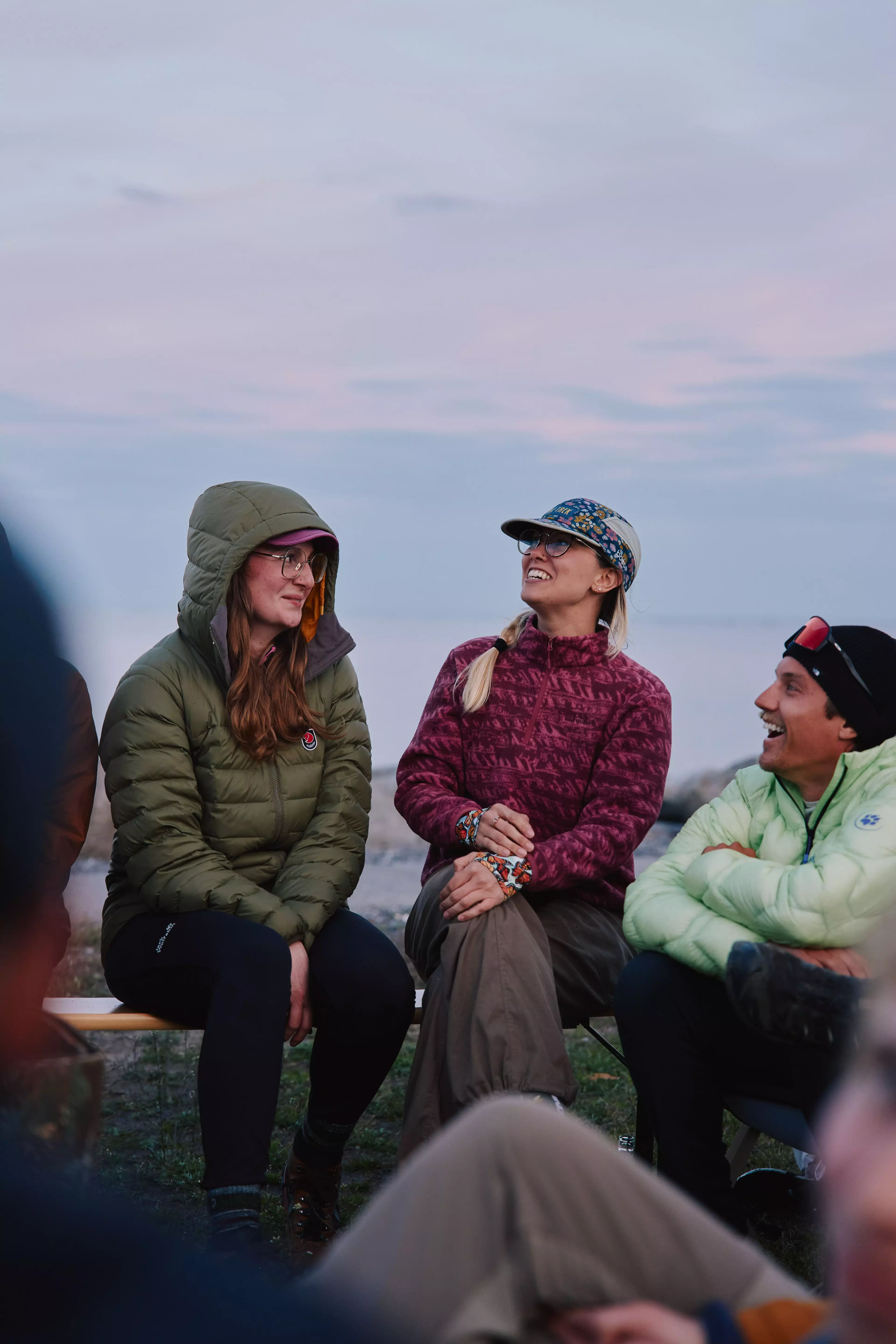 Mindestens genau so schön wie das Wandern: Abends im Camp zusammensitzen, Geschichten Teilen und gemeinsam über Blasen jammern.