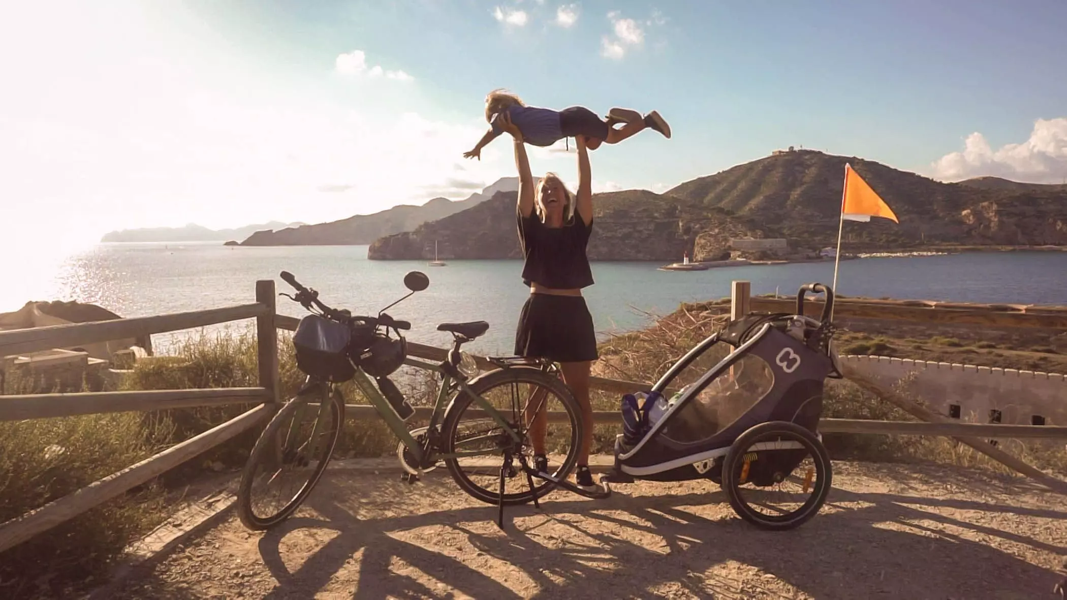 Jasmin Böhm und ihr Sohn sind mit dem Fahrrad and Schwarze Meer gefahren - femtastics
