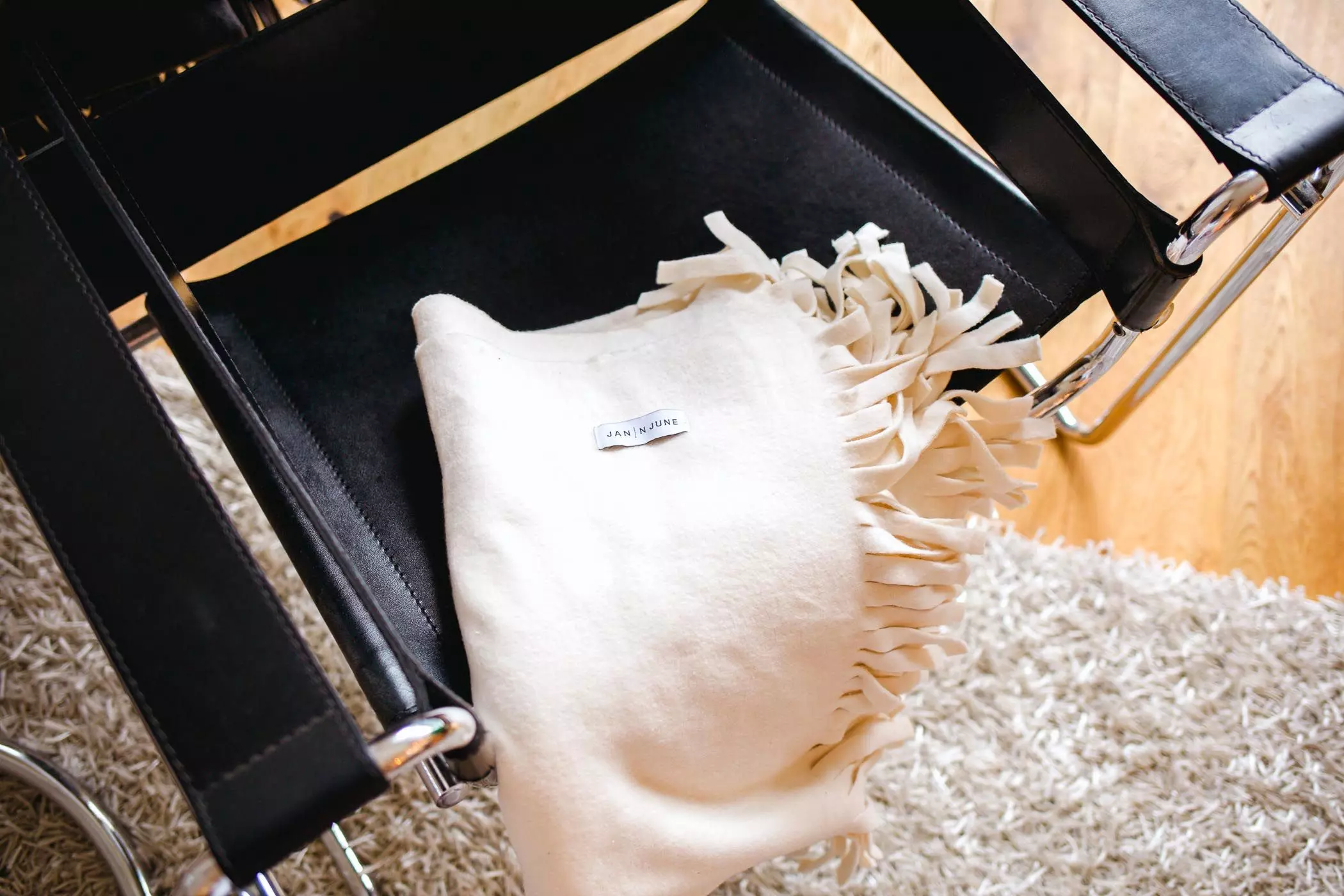 Weiche Kuscheldecke vom Eco-Fashion-Label "Jan 'n June" - femtastics