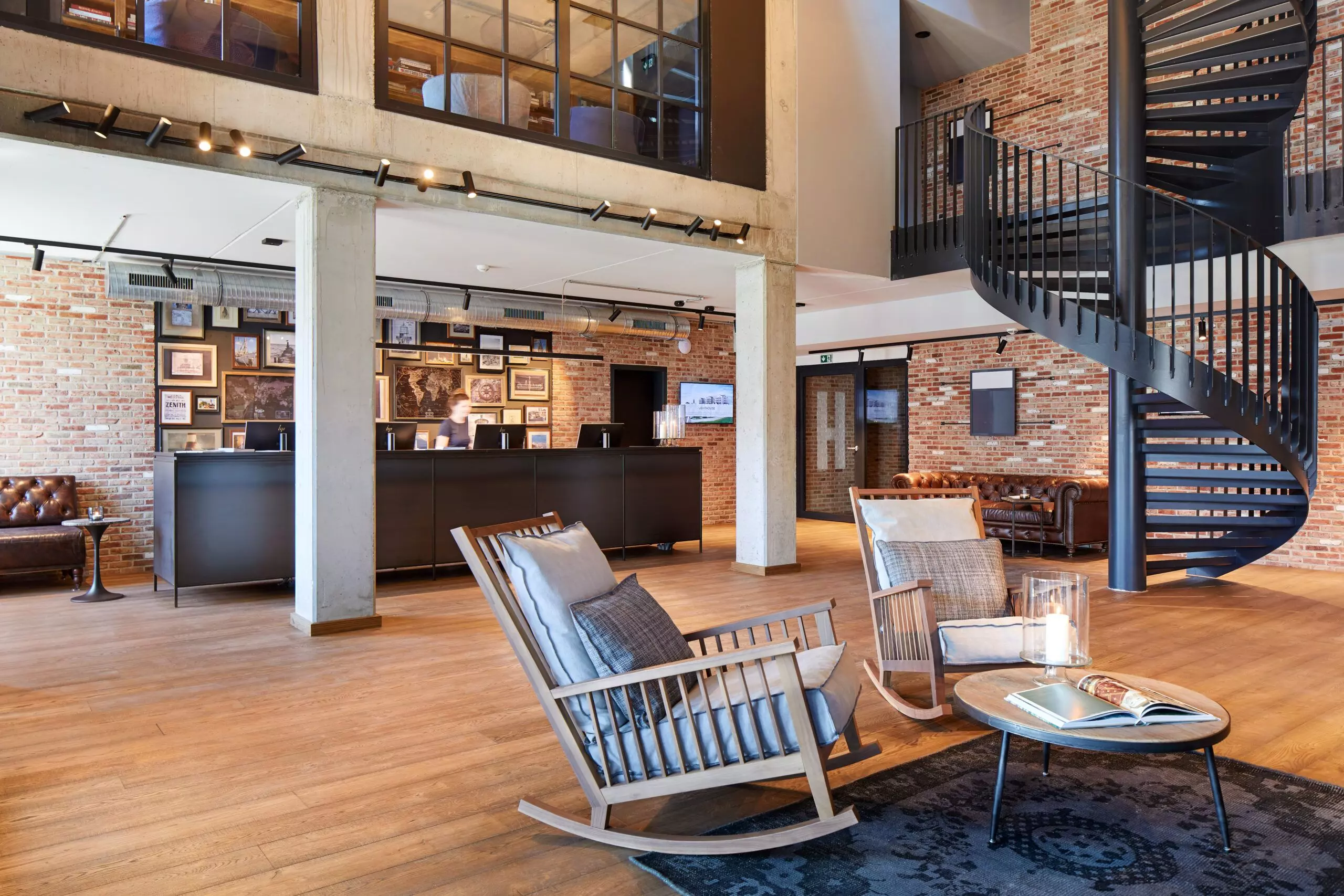 LH_190727_03_Rezeption_Andrea-Flak