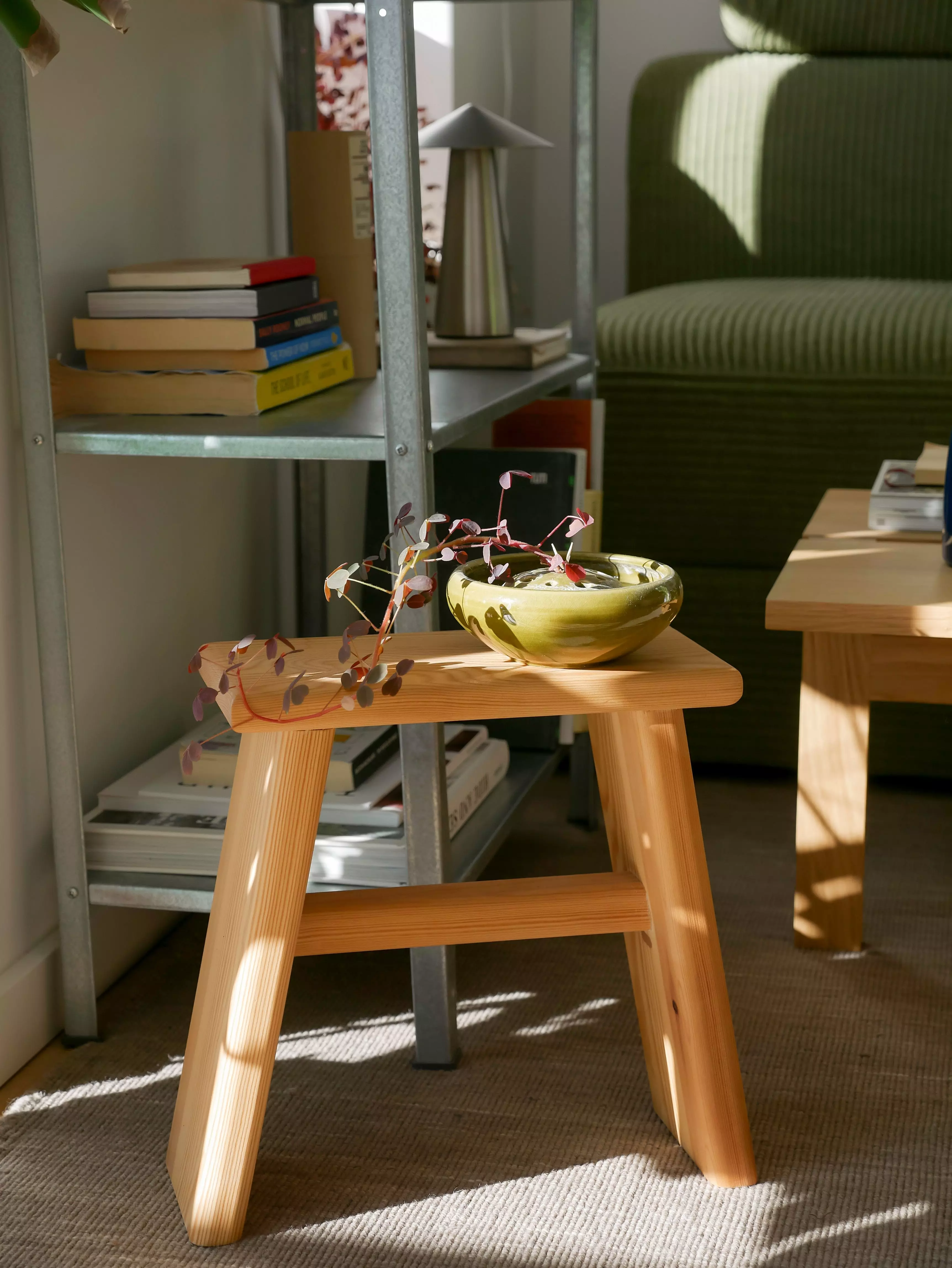 Aus Holzresten hat Architektin und Möbeldesign-Studentin Lara Joy diesen kleinen Stuhl gebaut.