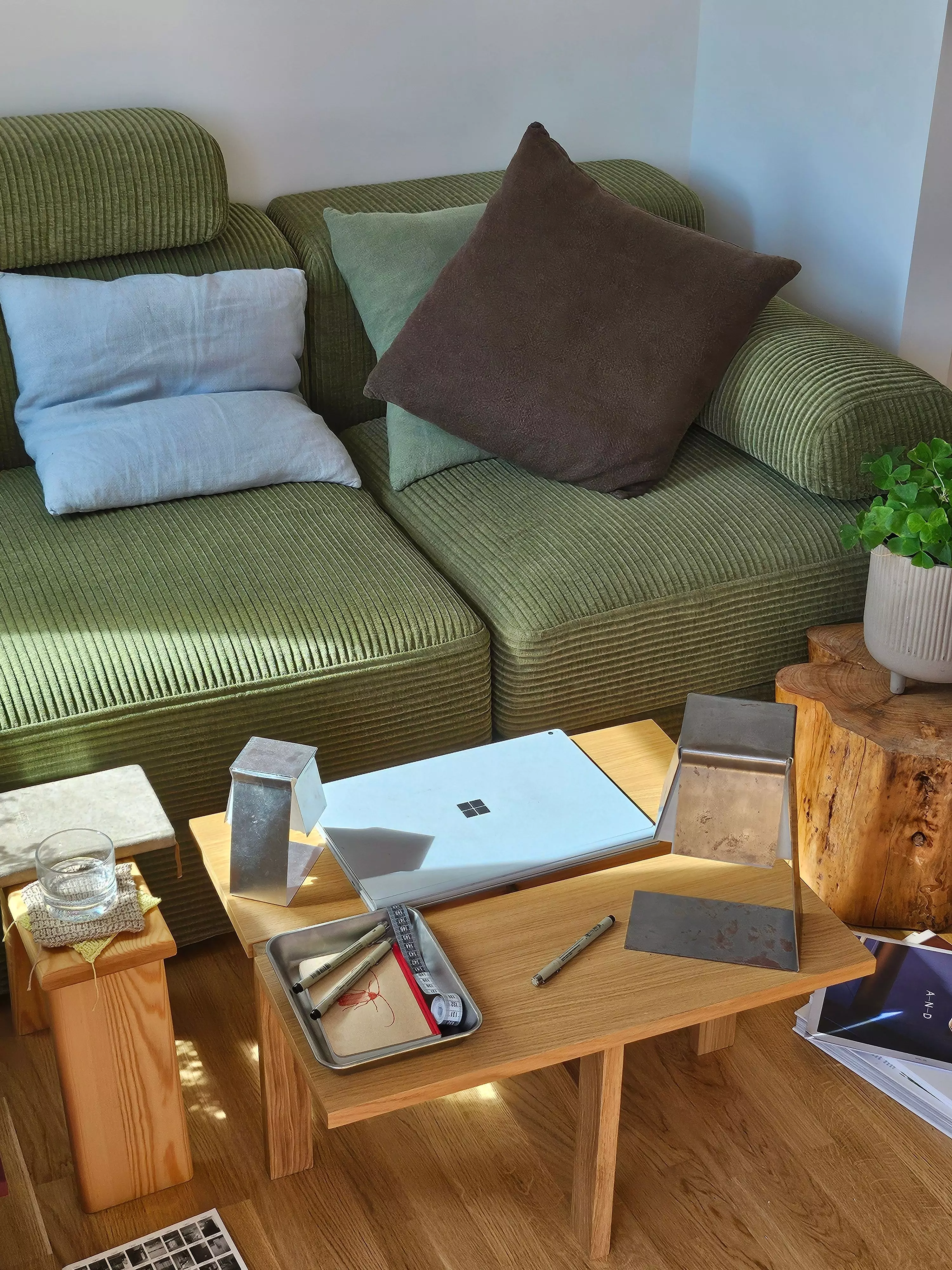 Zu zweit auf 55 Quadratmetern: “Die besten Ideen entstehen, wenn etwas nicht geht”. Architektin Lara Joy über funktionales Design und Wohnen auf kleinem Raum.