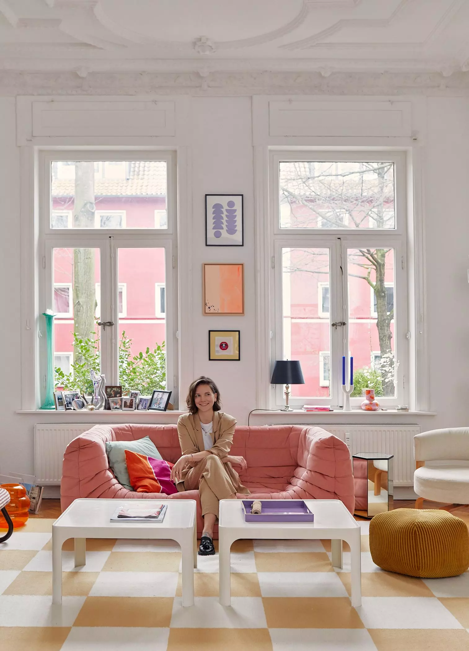 Leonie Pauls in ihrer Hamburger Altbauwohnung - femtastics