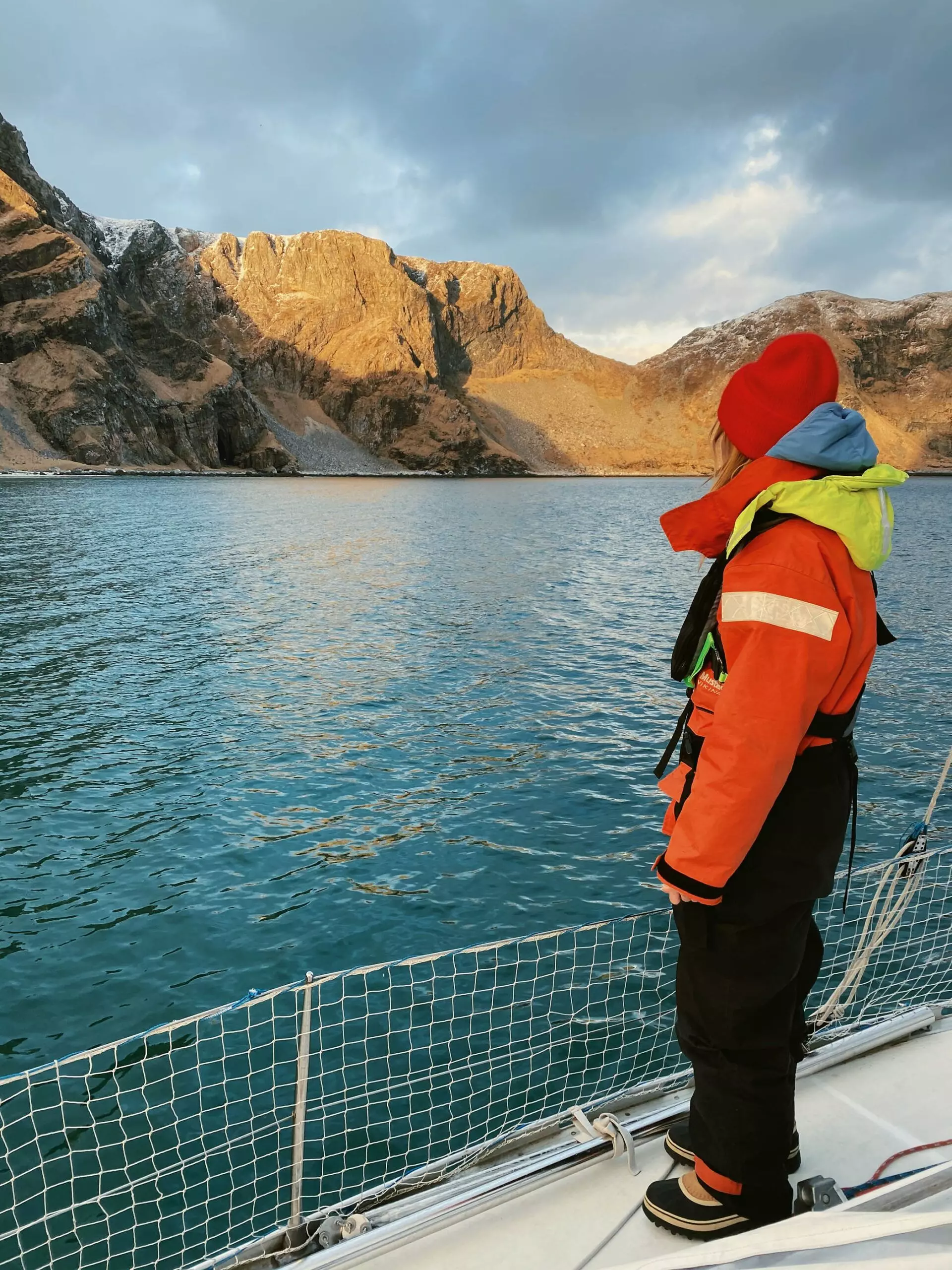 Katharina Charpian auf ihrem Segelboot - femtastics