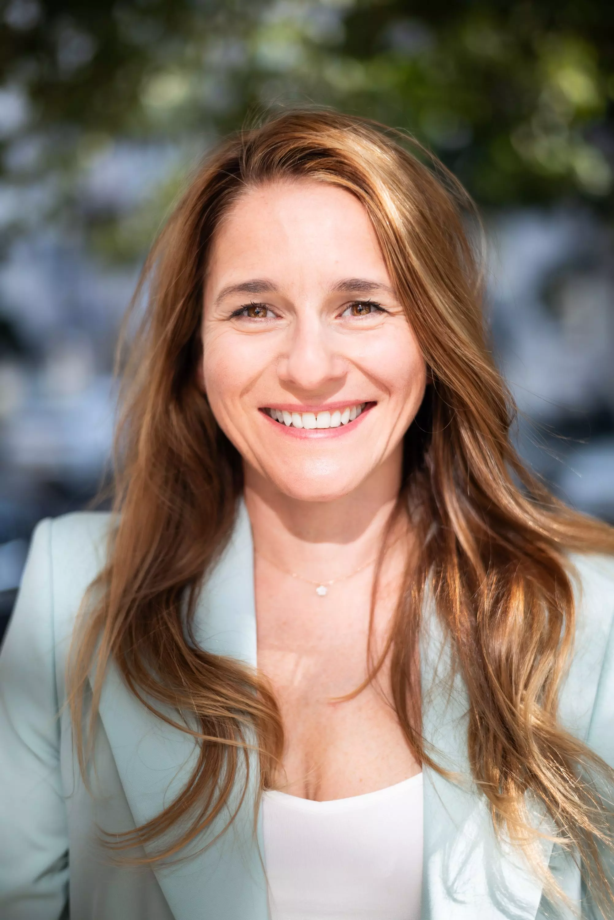 Portraet von Dr. Mandy Mangler, Fachaerztin für Gynekologie und Expertin für Hormonersatztherapie in der Perimenopause.