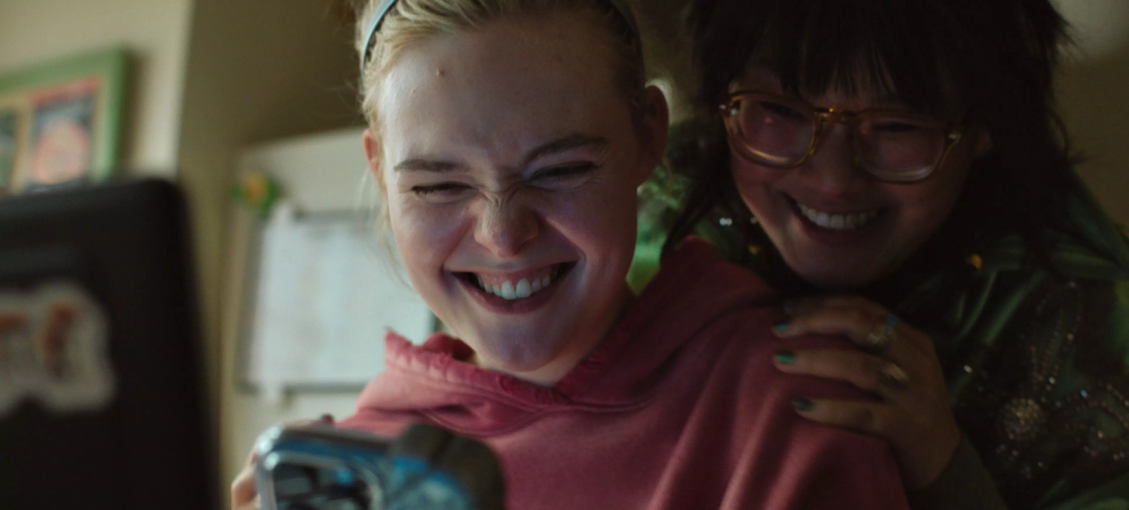 Elle Fanning und Thaddea Graham in „Only Margo“, jetzt auf Apple TV.