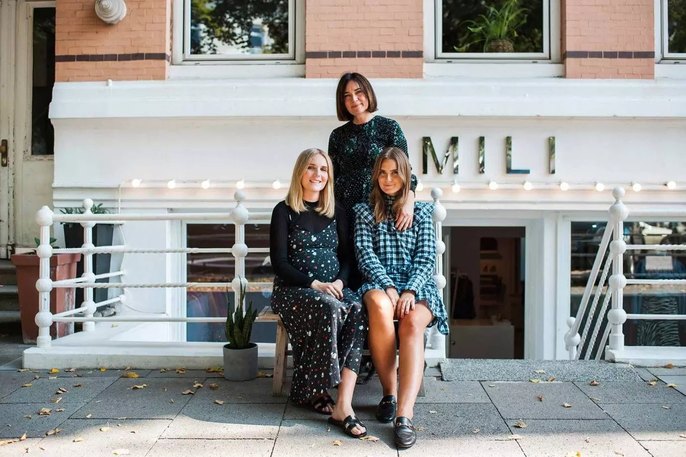 Die Isländerinnen Frida Björk Tomasdottir und ihre Töchter Sara und Heidi Bjarnadóttir haben vor fast sechs Jahren den skandinavischen Laden "mili" im Hamburger Stadtteil Poppenbüttel eröffnet. Credits: Sarah Buth