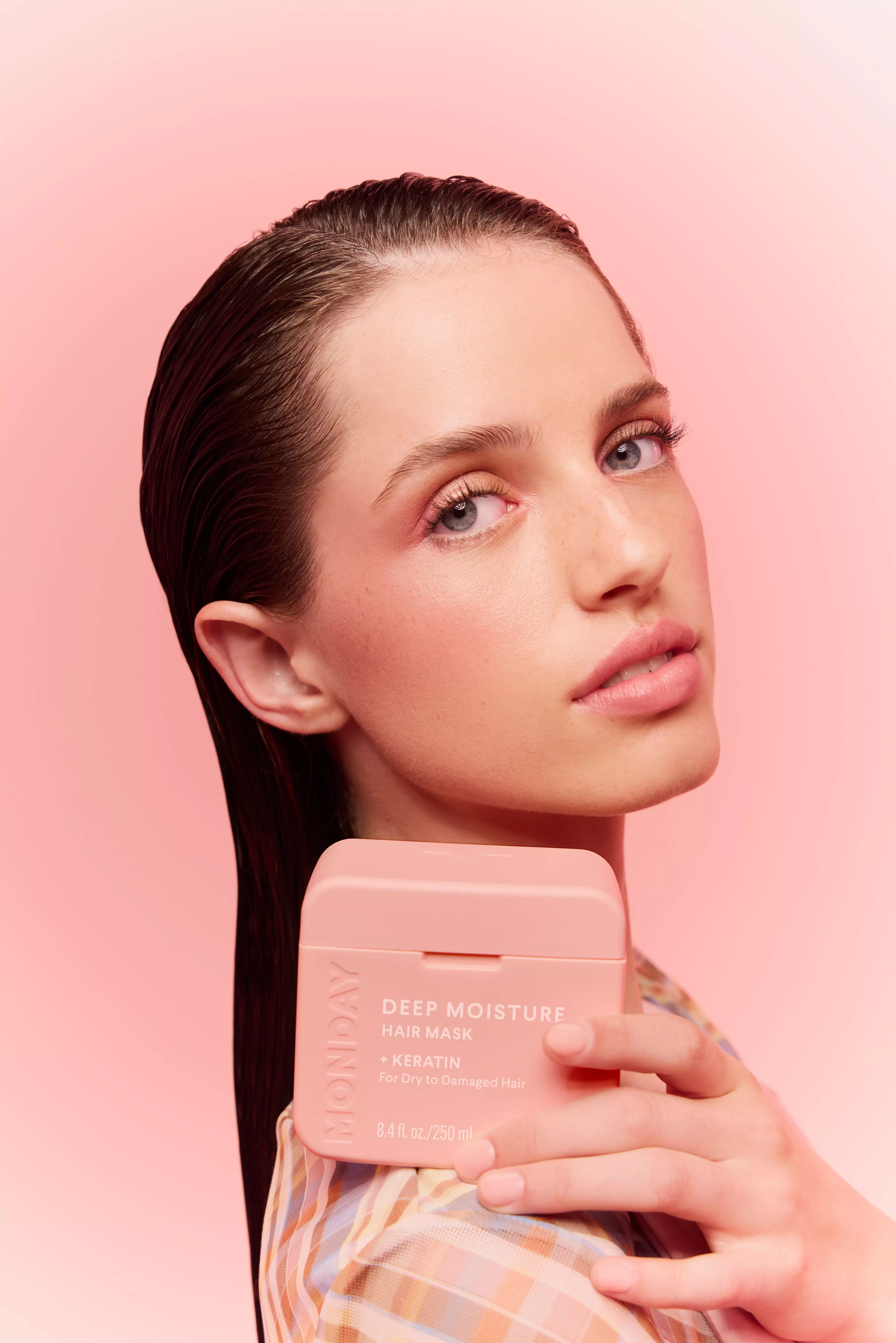 MONDAY Haarmaske mit Model
