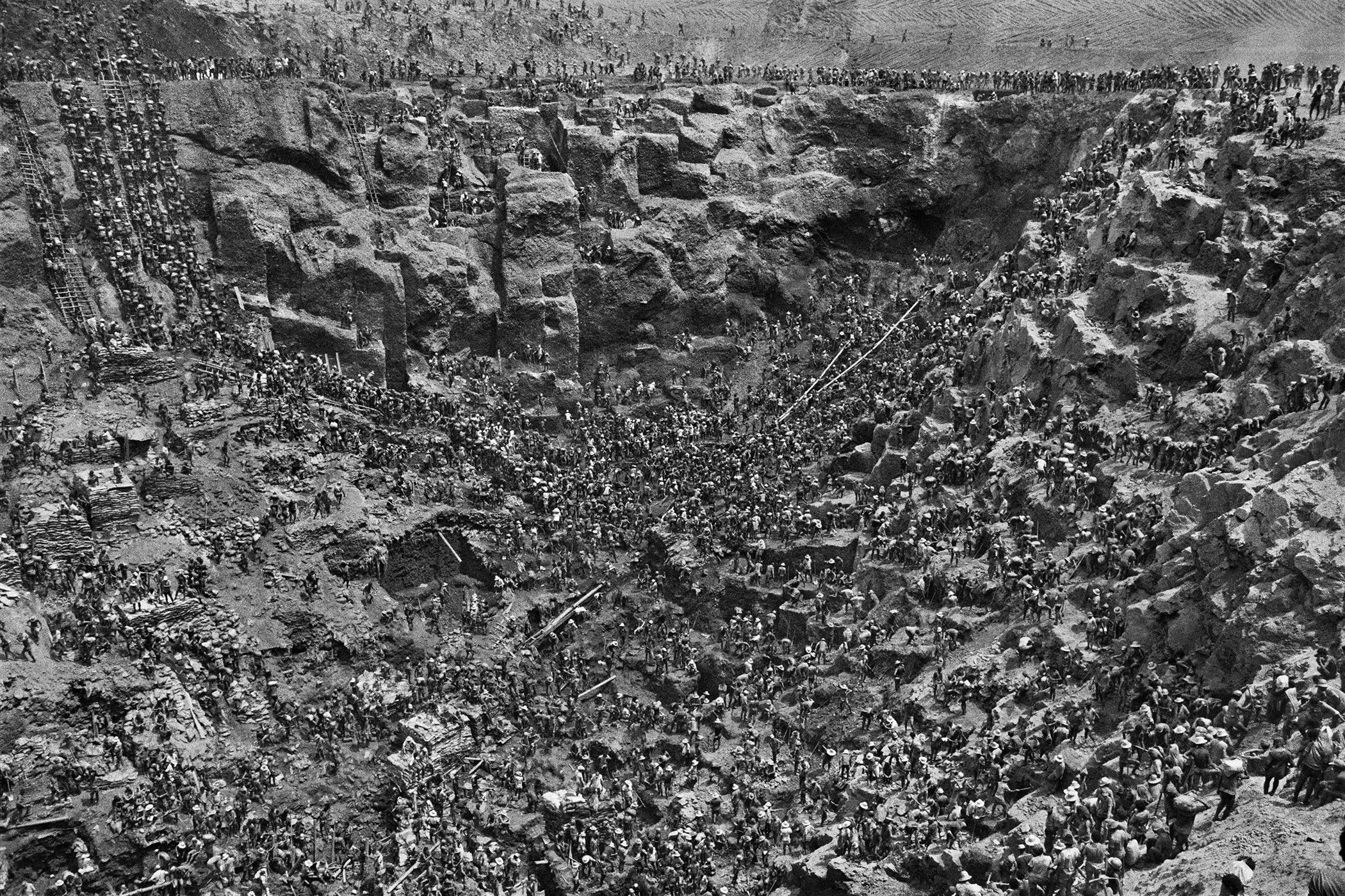 Sebastiao-Salgado-Freiluftmine-Serra-Pelada-Brasilien-1986-1-(1)
