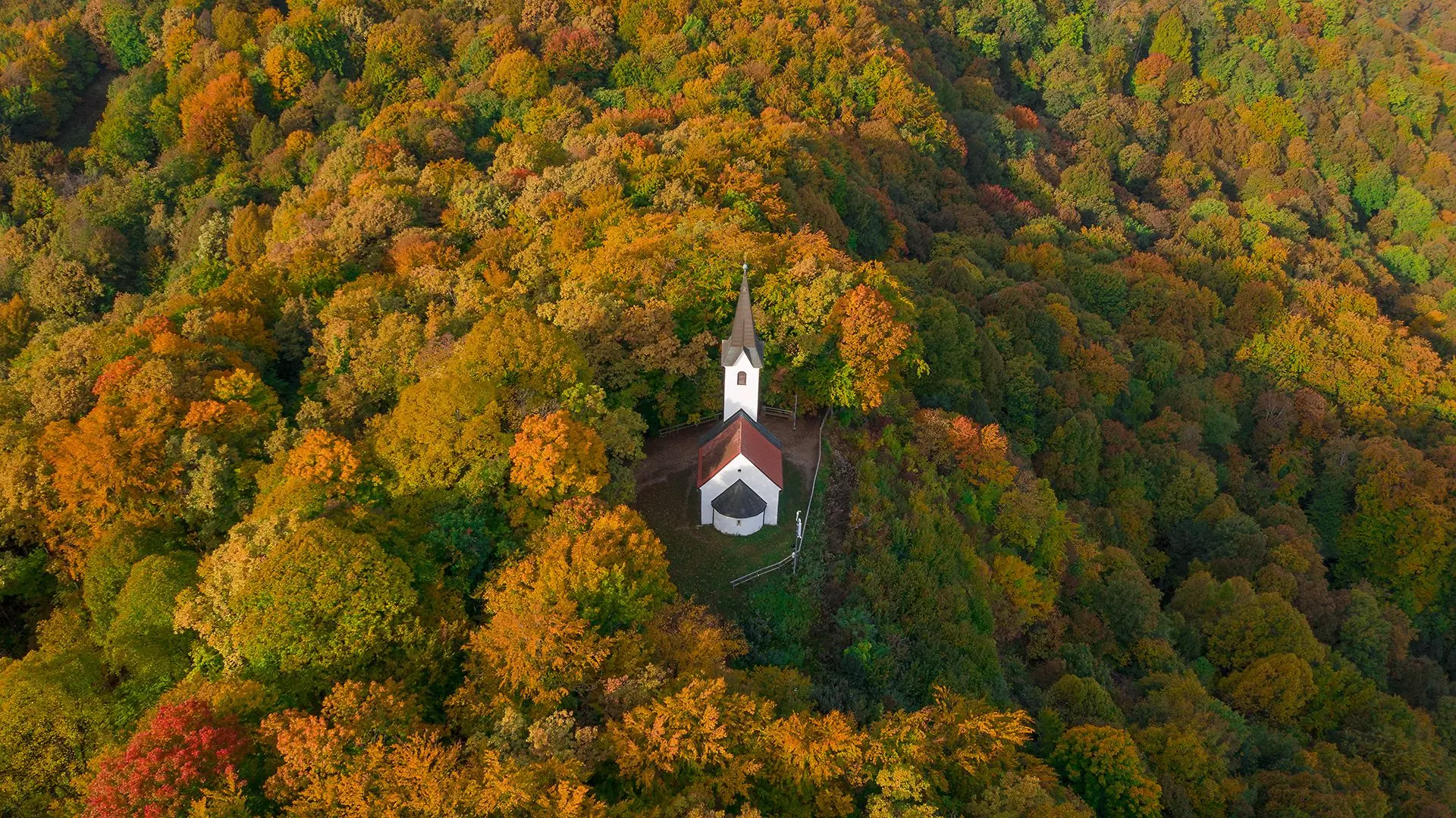 Simon Srečkovič-cerkev_sv_vid_jesen_dron2_simon_sreckovic-photo-m
