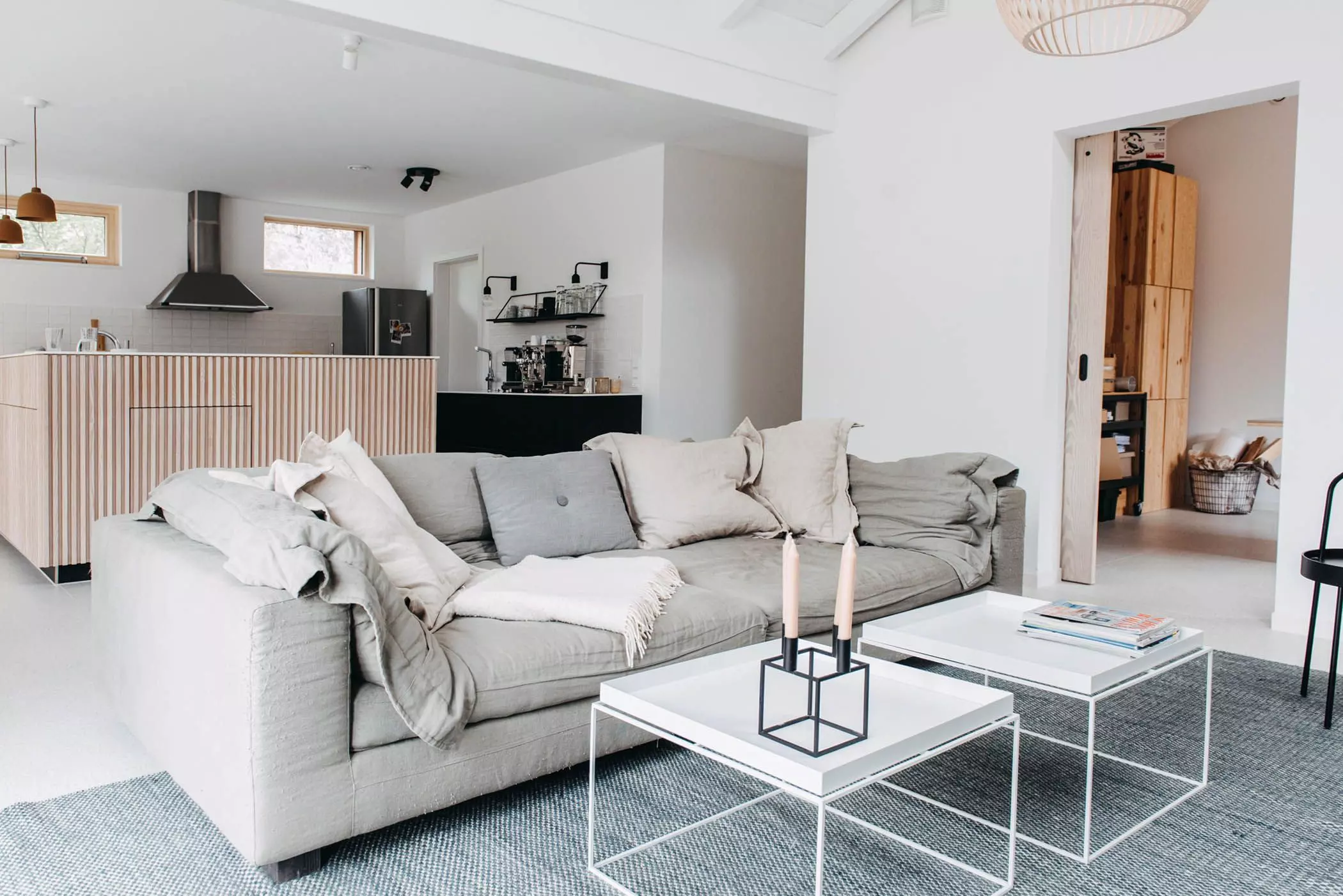 Sofa-grau-skandinavisch