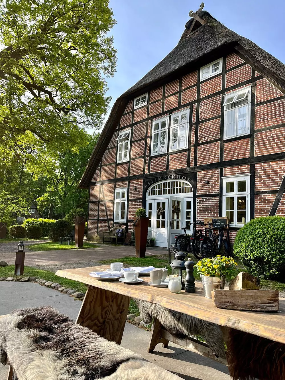Haupthaus des Stimbekhofs mit Café