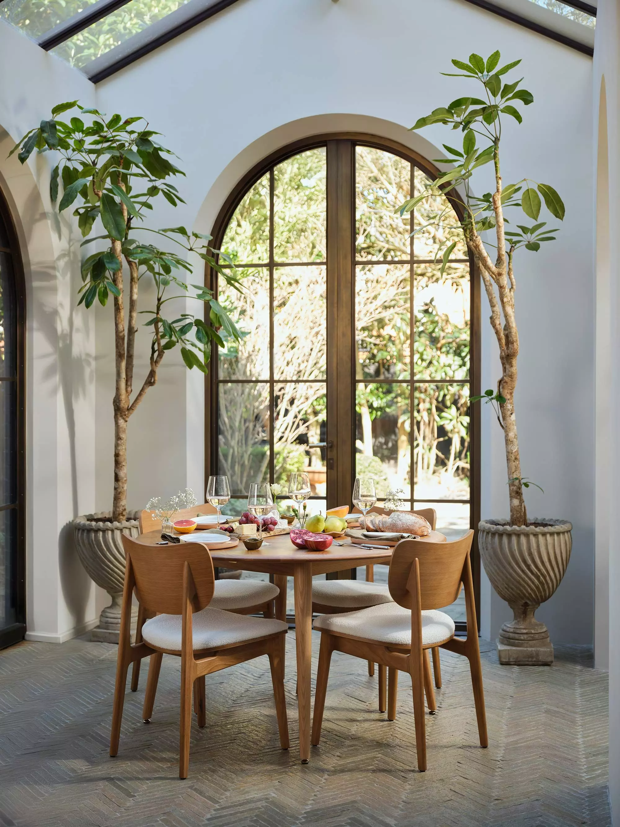 Dining Table von Swyft