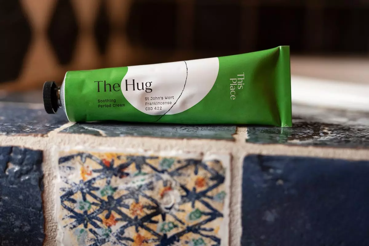 Produktfoto der Naturkosmetik von "This Place": "The Hug" - femtastics