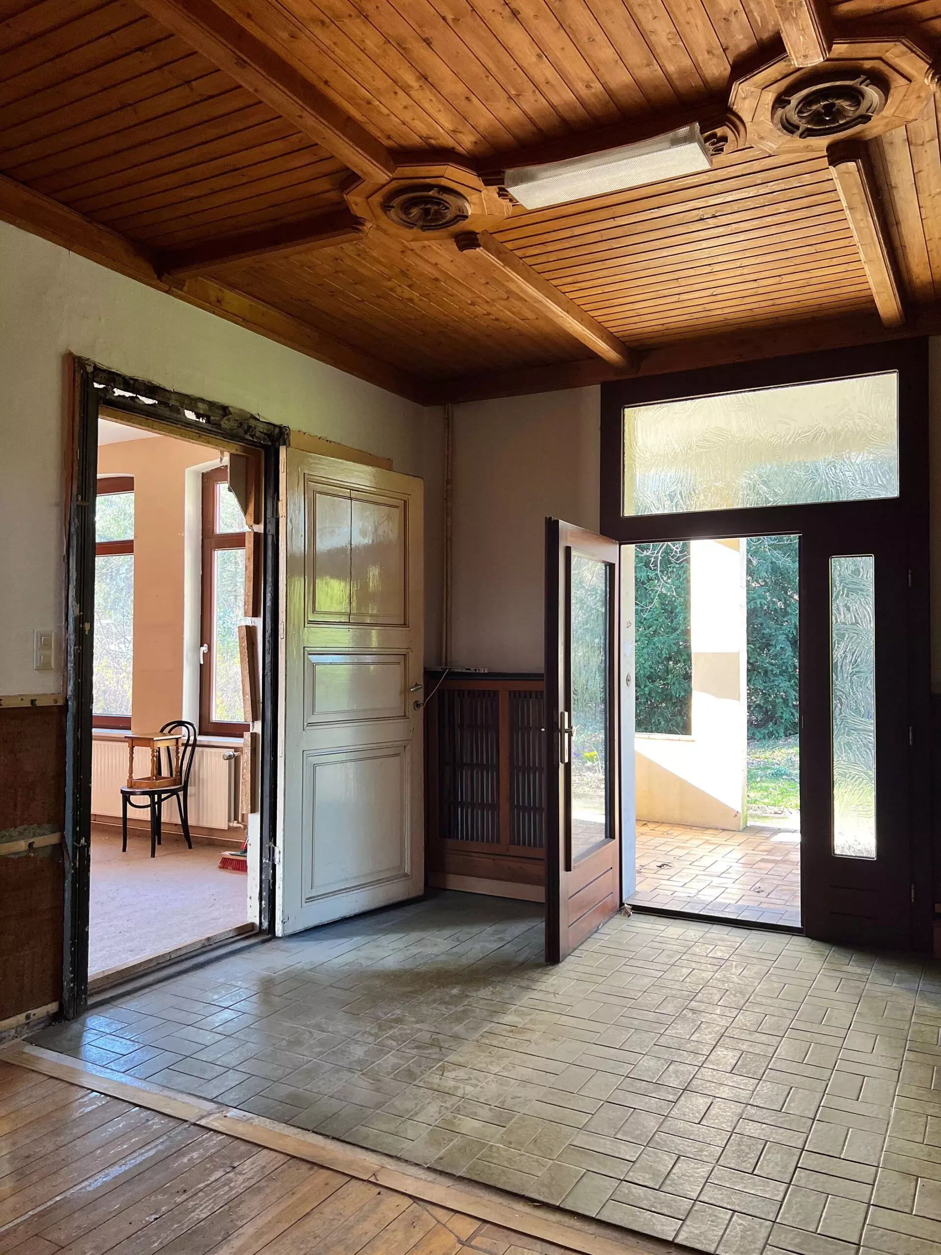 Alte Diele mit Holzdecke im Sanierungsobjekt von Büsra Quadir - femtastics