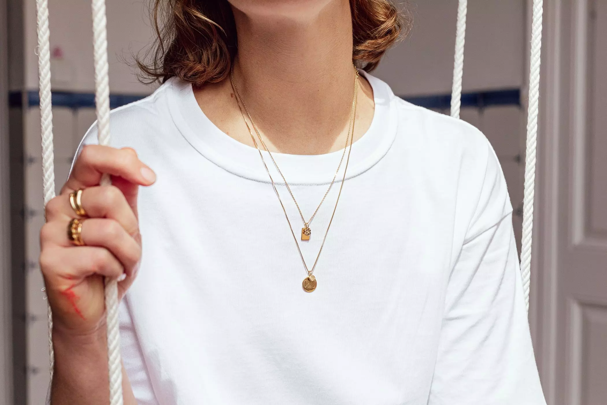 Goldketten und Ringe vom Schmucklabel "All about Articus" - femtastics