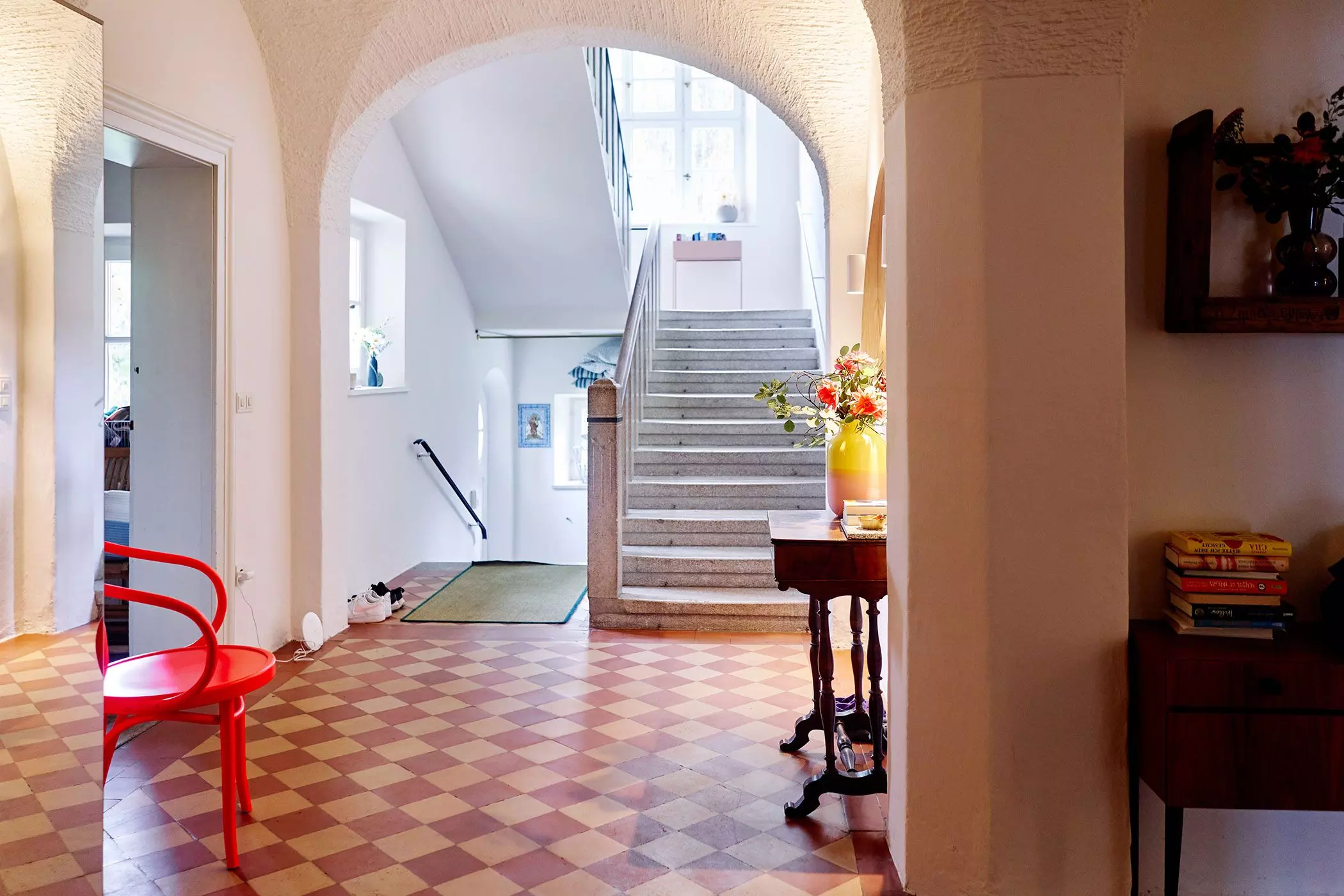 Der Eingangsbereich im ehemaligen Schulhaus von Anna Schäffel - femtastics