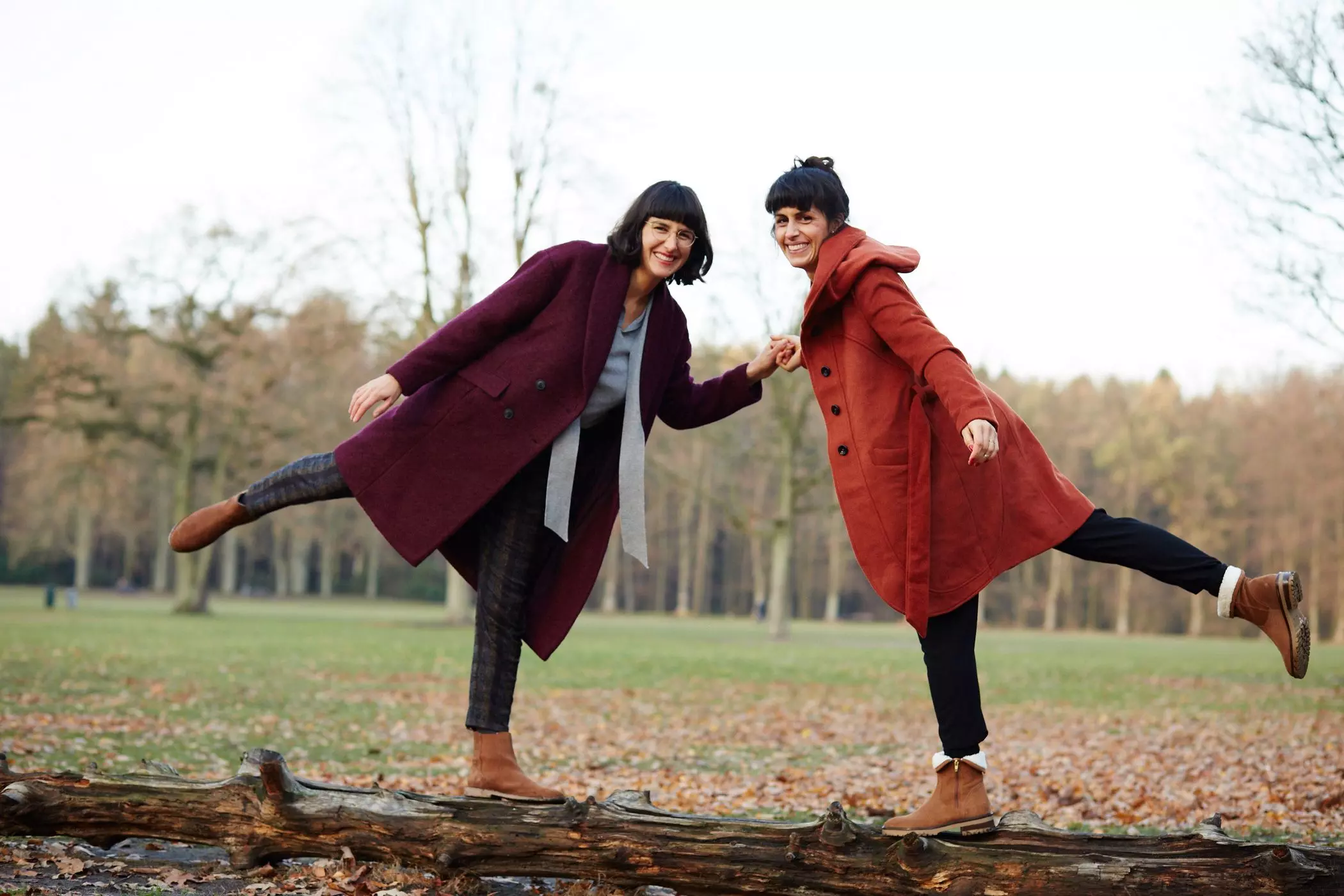 femtastics-Anna-Wahdat-Sophia-Wadat-inmir-Yoga