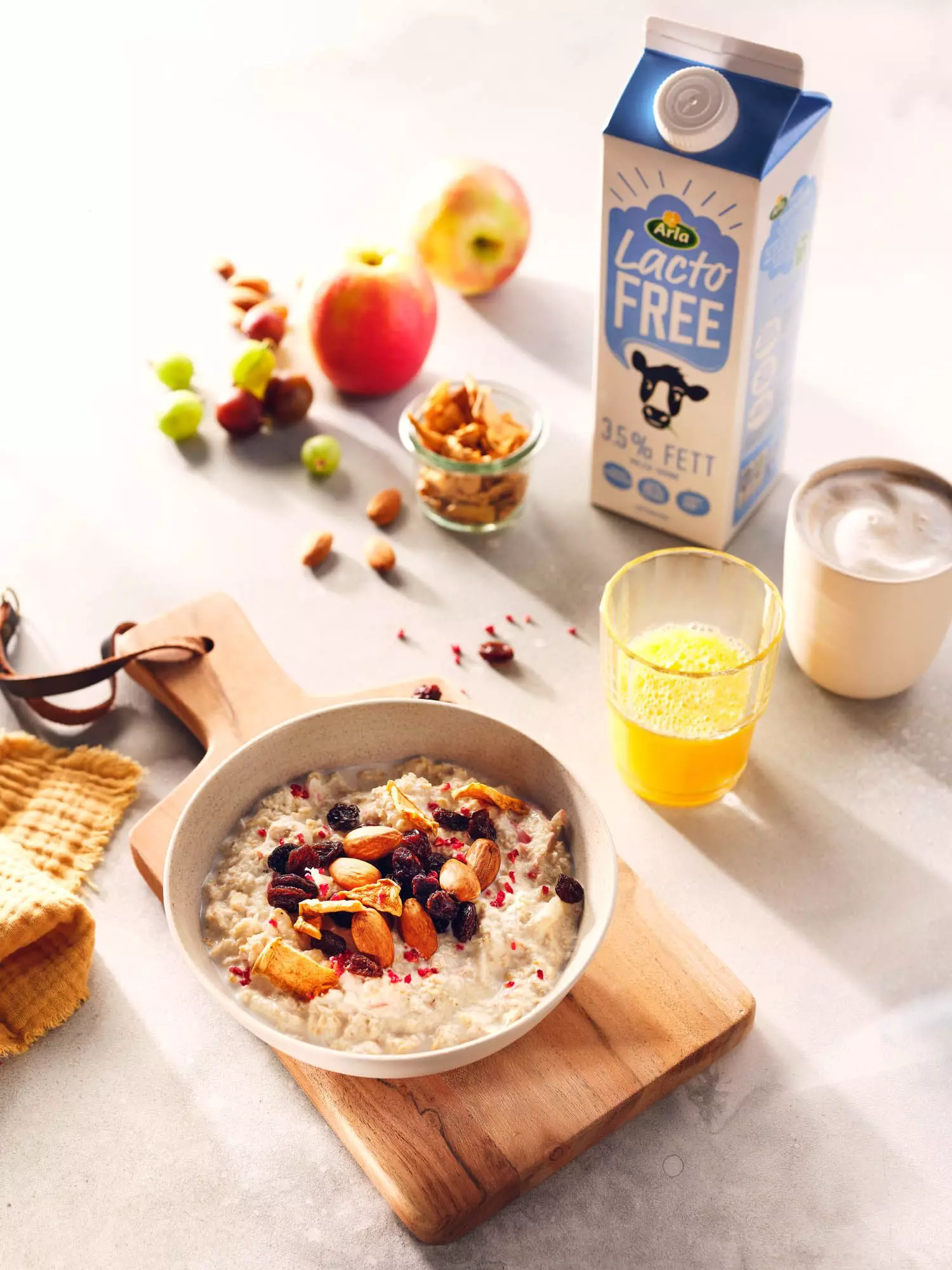 Porridge mit Mandeln, Sultaninen und Trockenobst - femtastics