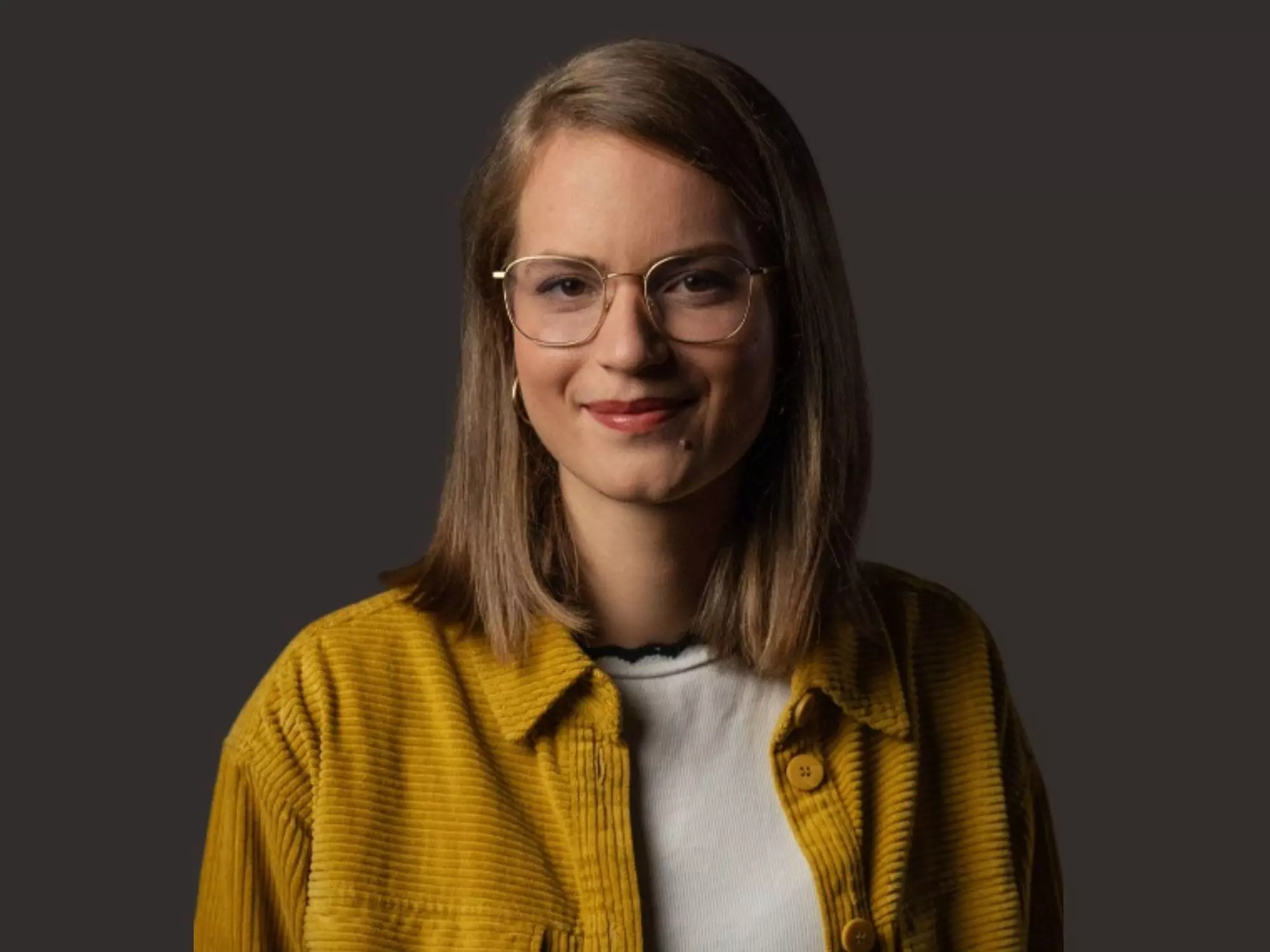 femtastics-Autorin Hannah Jaeger im Portrait: Sie hat Ideen, was wir nach der Landtagswahl konkret tun können, um die Demokratie und Menschen in Sachsen-Anhalt zu unterstuetzen.
