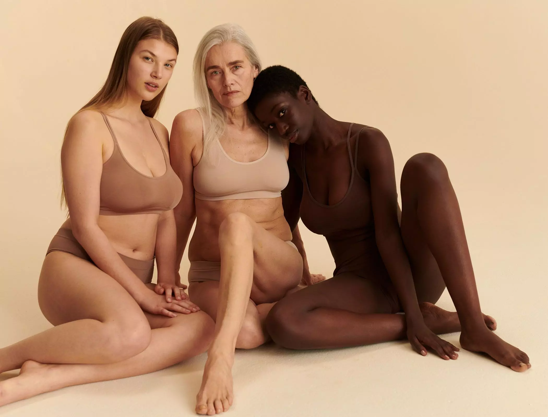 femtastics-Body-Confidence-CA-Lingerie-diverse-Hautfarben