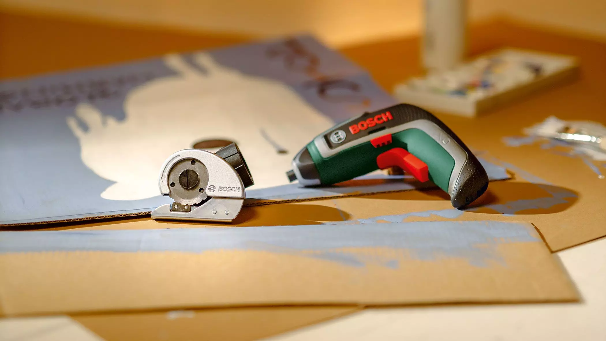 Der Bosch IXO 7 mit Sägeaufsatz - femtastics