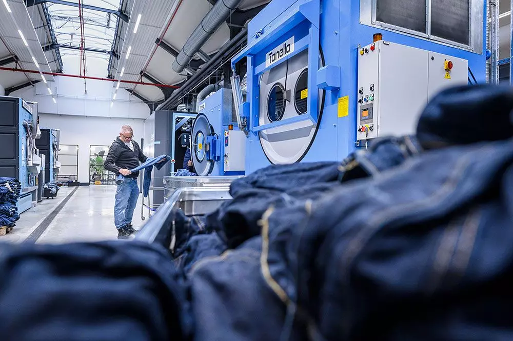 C&A Nachhaltige Jeansproduktion in der "FIT" | femtastics