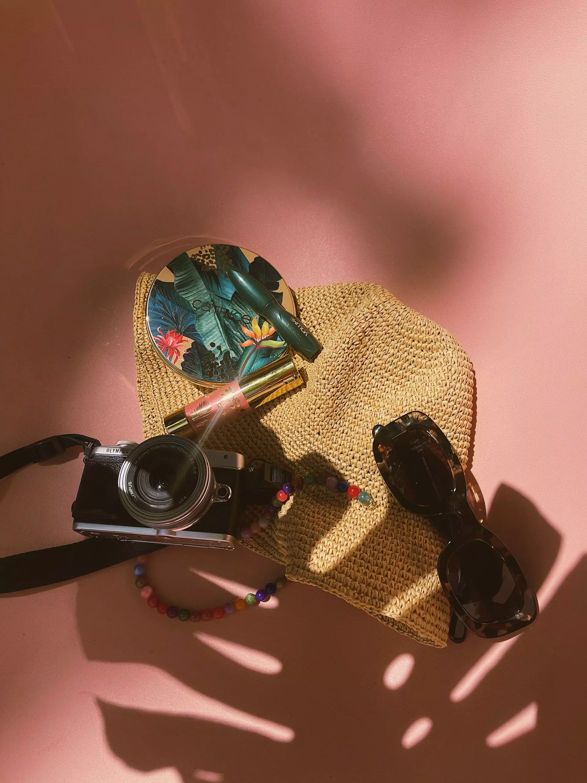 Sommerliche Accessoires und Beauty-Produkte von Catrice - femtastics