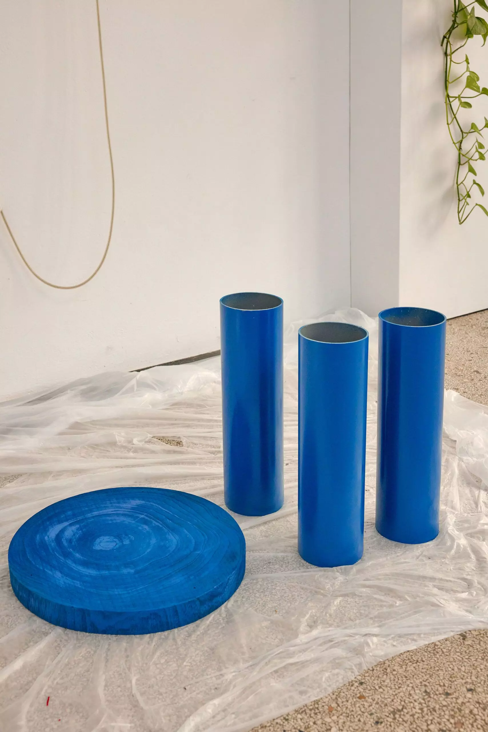 DIY Beistelltisch Material angesprüht - femtastics