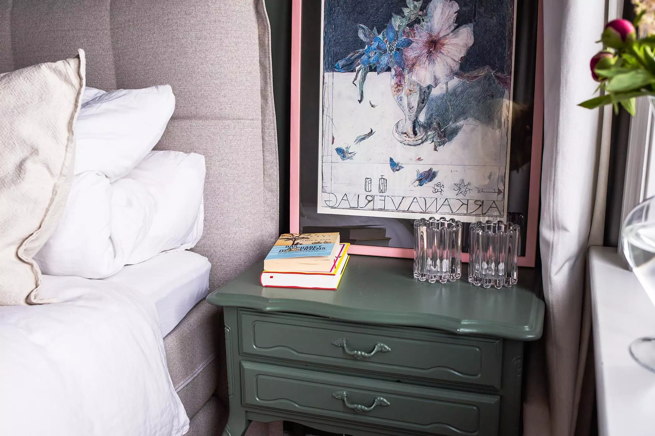 femtastics-Elbgestoeber-Schlafzimmer-Nachttisch