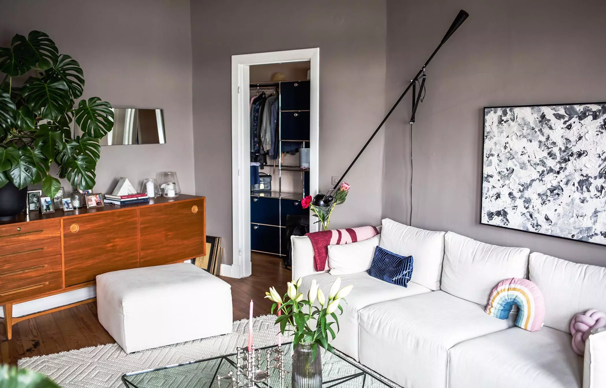 femtastics-Elbgestoeber-Wohnzimmer-graue-Wand