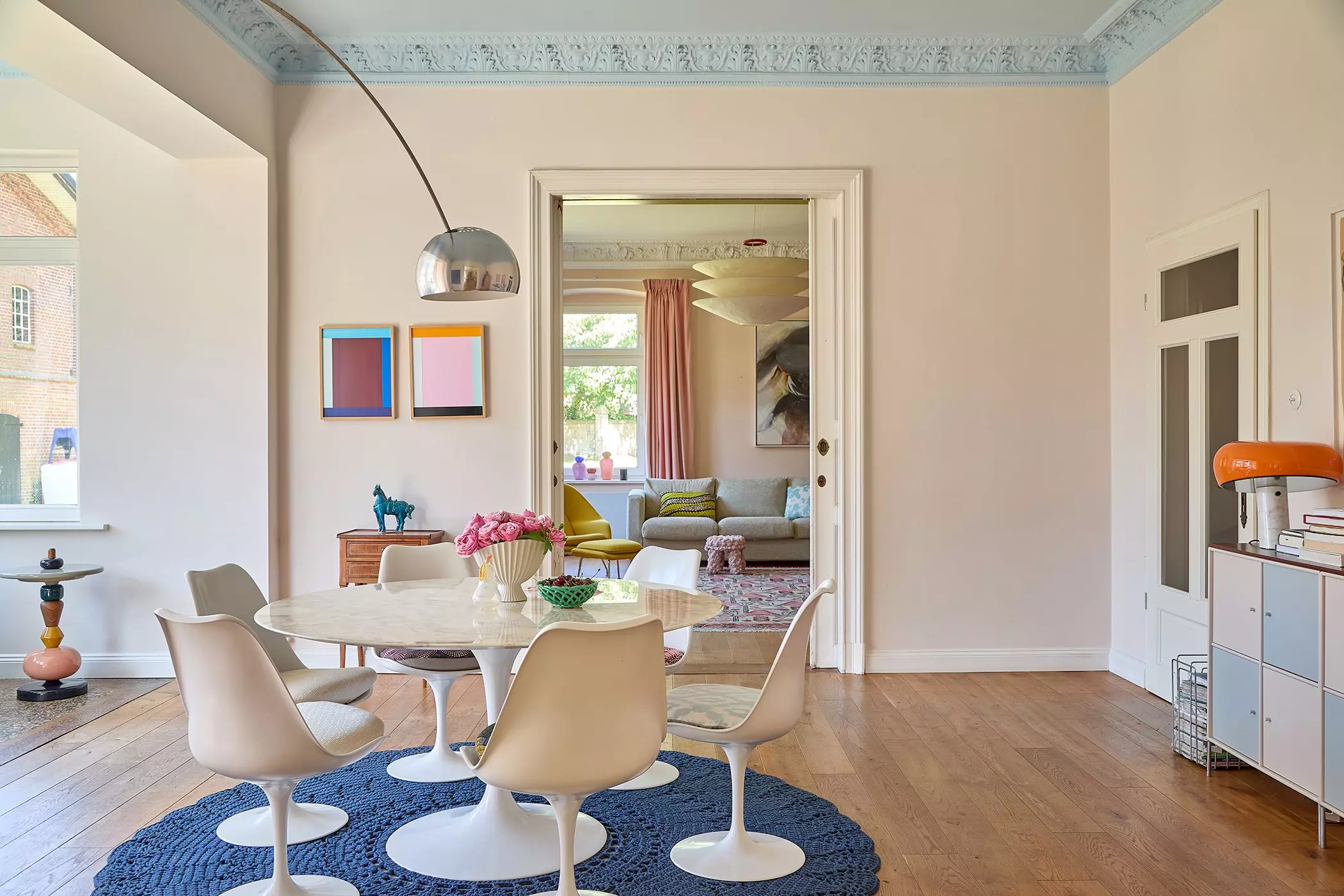 Eva Kaiser Lumikello Homestory Esszimmer rosa blau