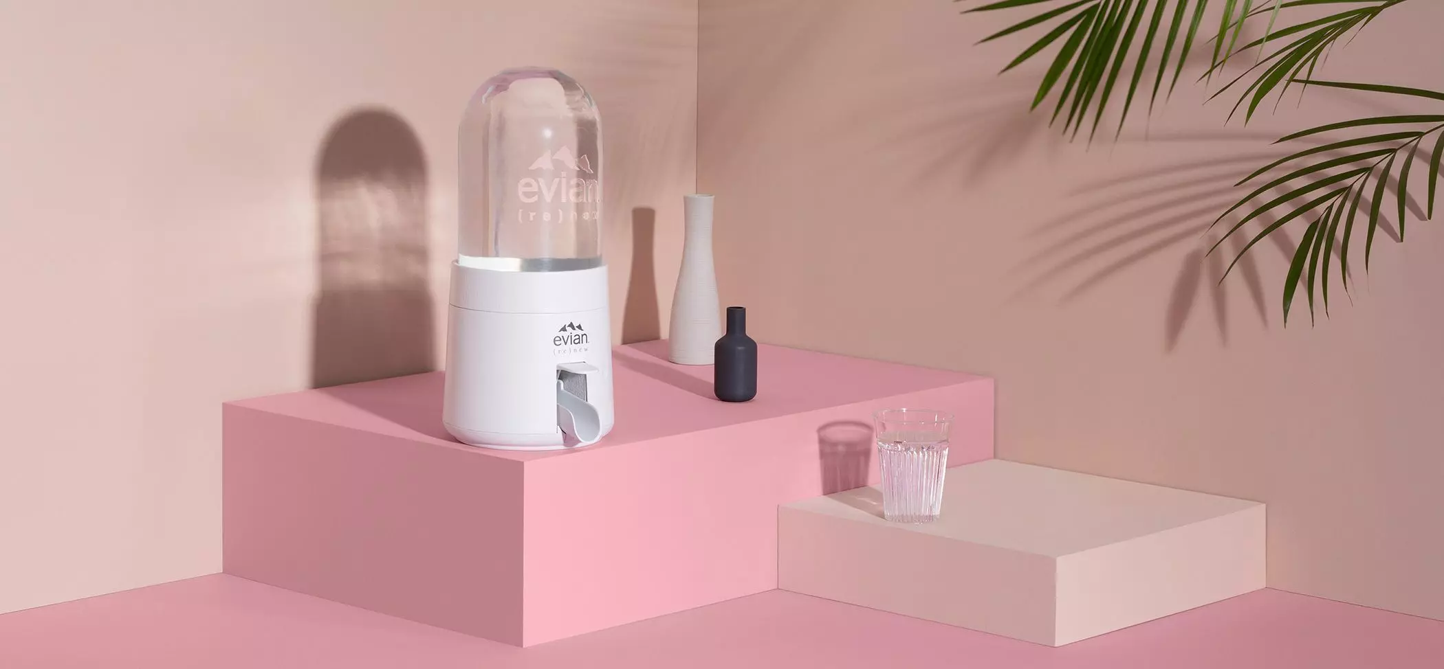 femtastics-Evian-Wasserspender