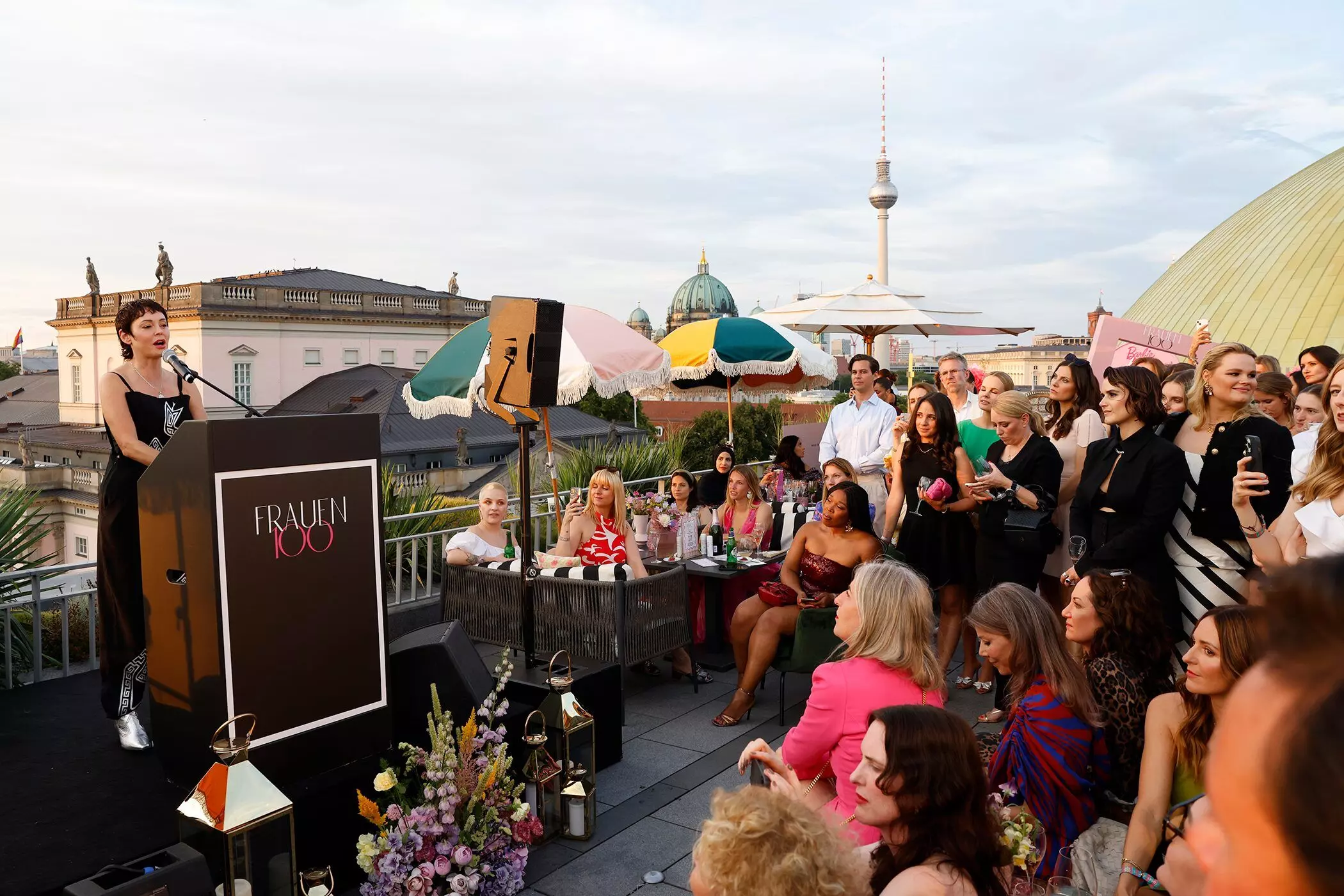 Rose McGowan spricht auf dem Frauen100 Event in Berlin