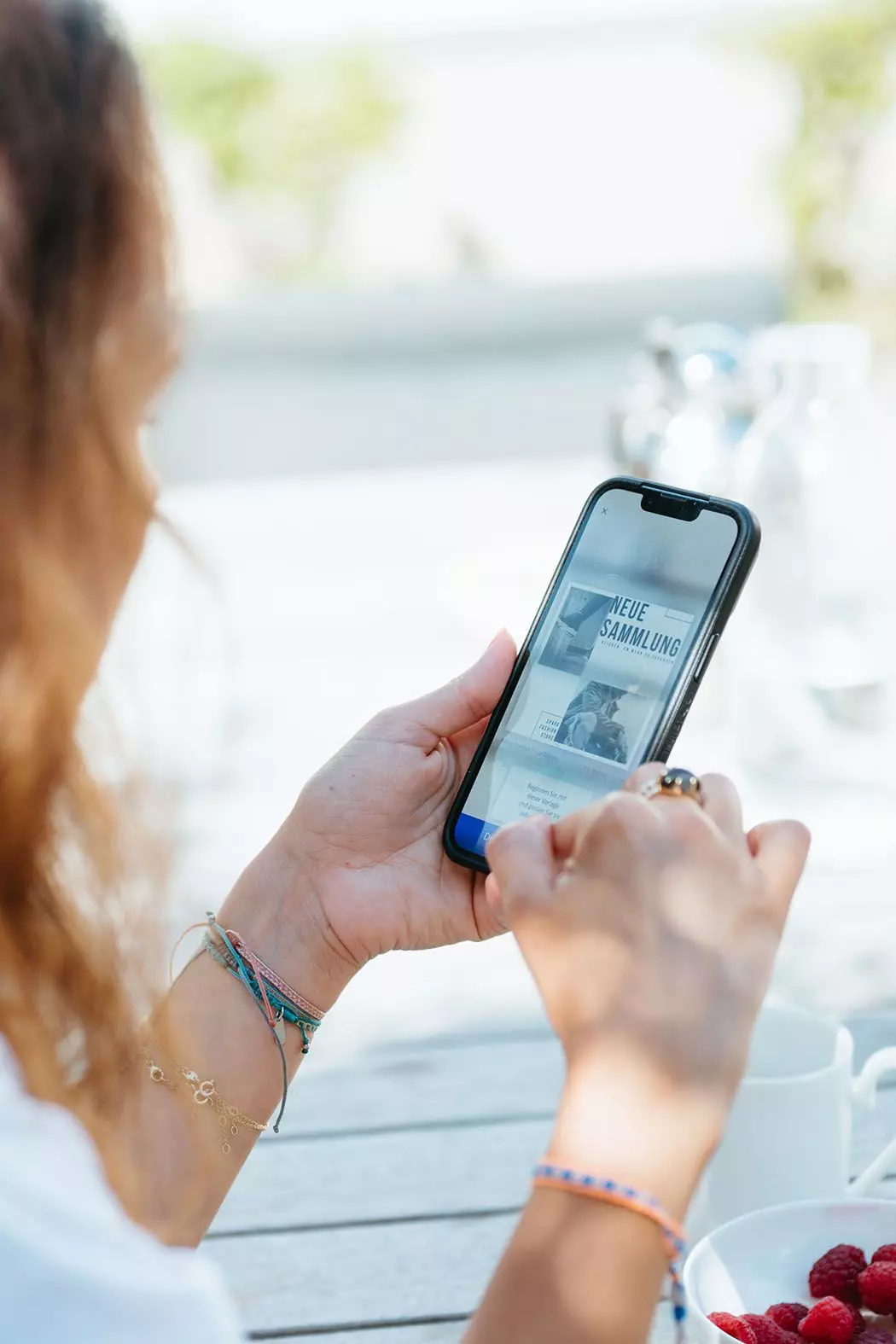 Adobe Express auf dem Smartphone von Guya Merkle | femtastics