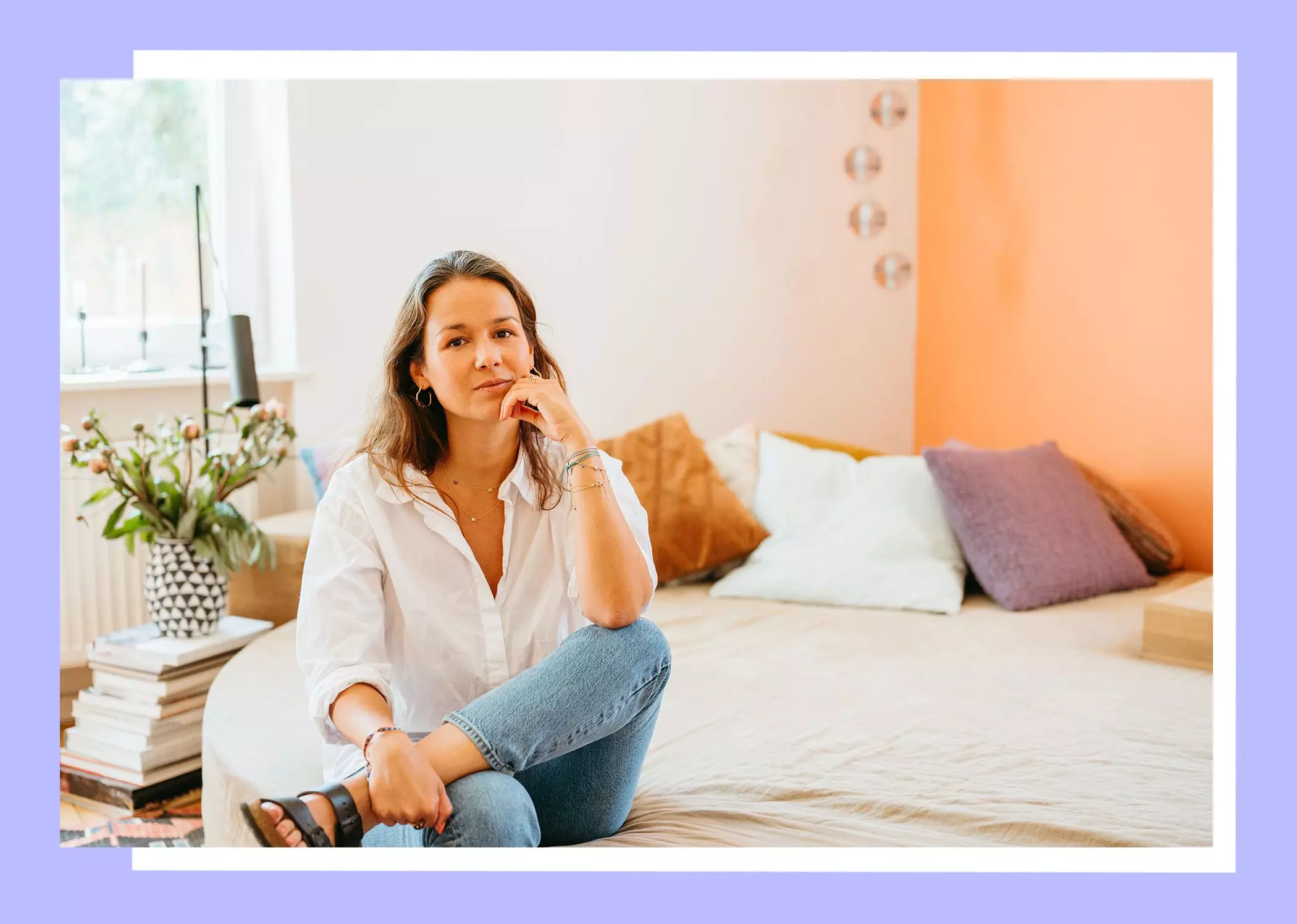 Guya Merkle in ihrem Wohnzimmer | femtastics