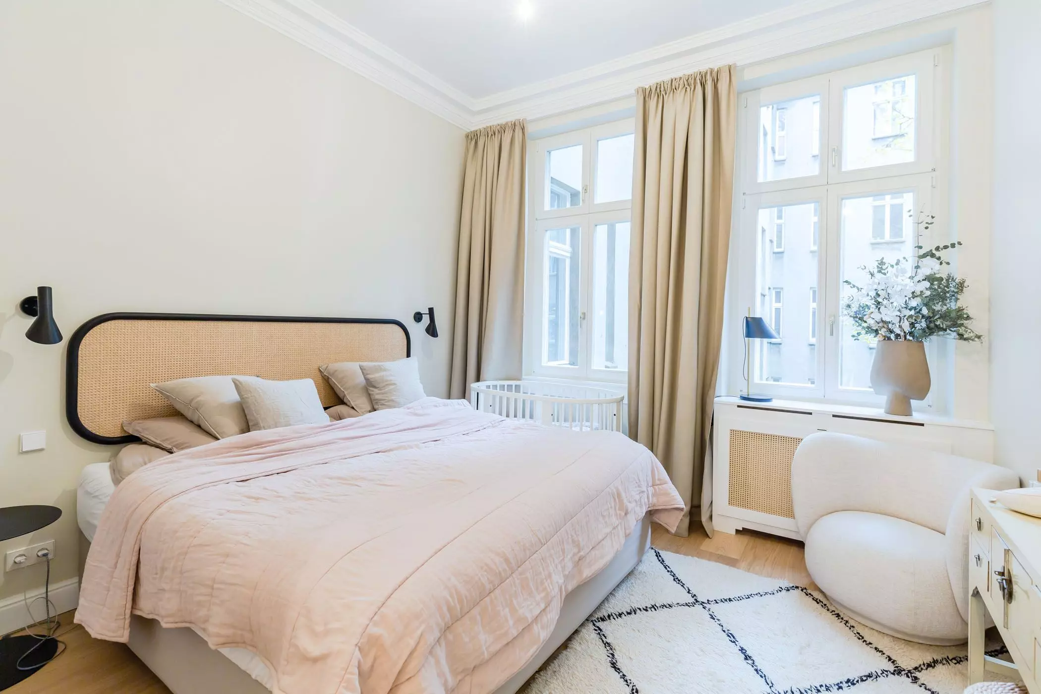 femtastics-Jessica-Weiss-Journelles-Schlafzimmer