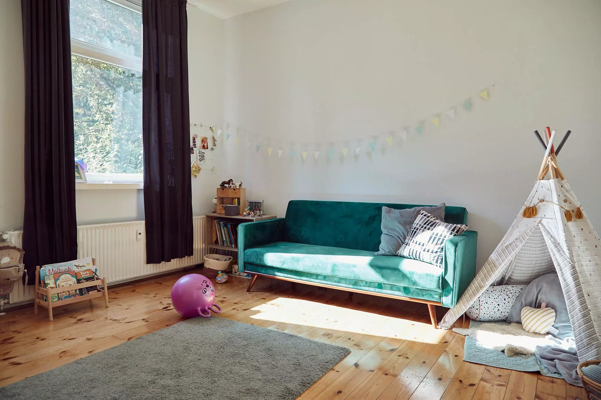 femtastics-Katharina-Katz-Wohnzimmer-Tipi