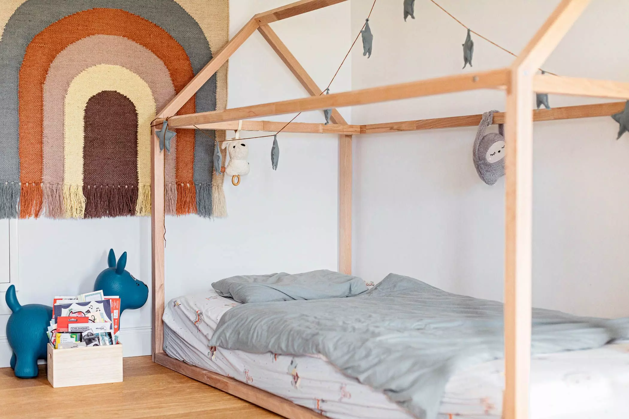 Modernes Kinderzimmer in gedeckten Farben - femtastics