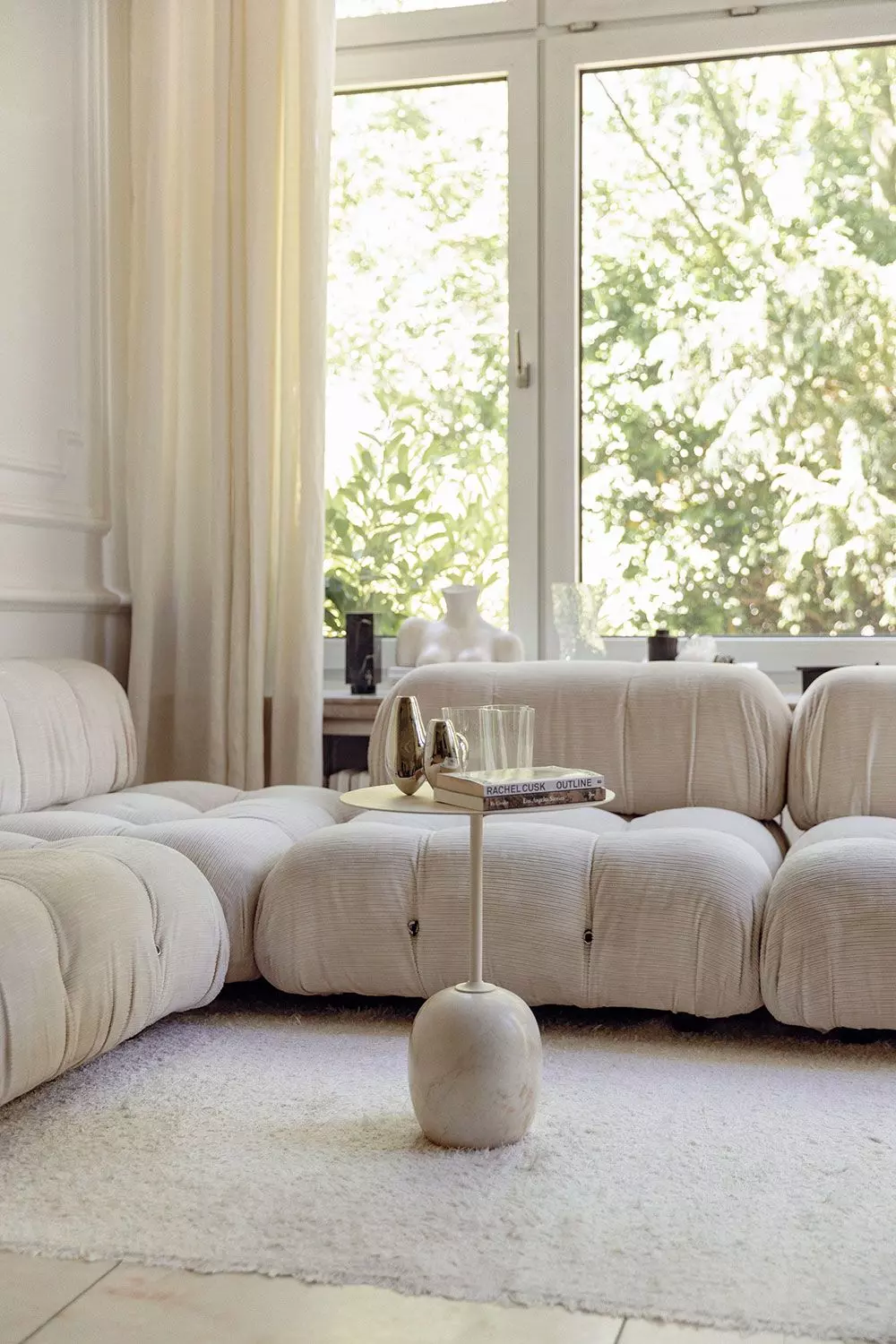 femtastics-Melina-Wendlandt-Wohnung-Couchtisch