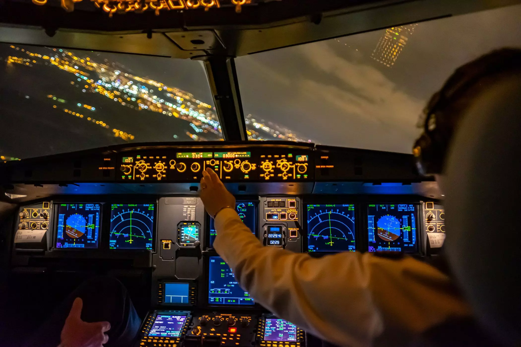 femtastics-Pilotin-Eva-Rueble-Cockpit