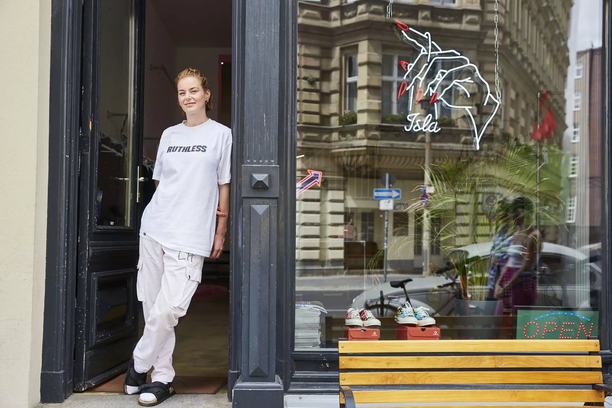 femtastics-charissa-chioccarelli-Isla-Berlin