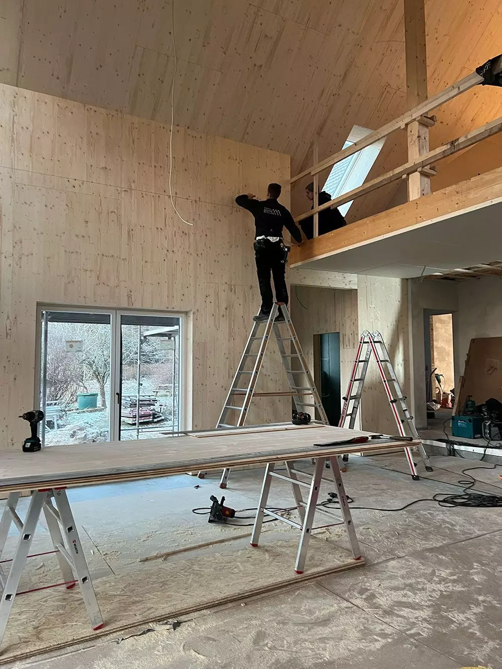 femtastics-wir-renovieren-eine-villa-Anbau-Innenwaende-Zimmermann