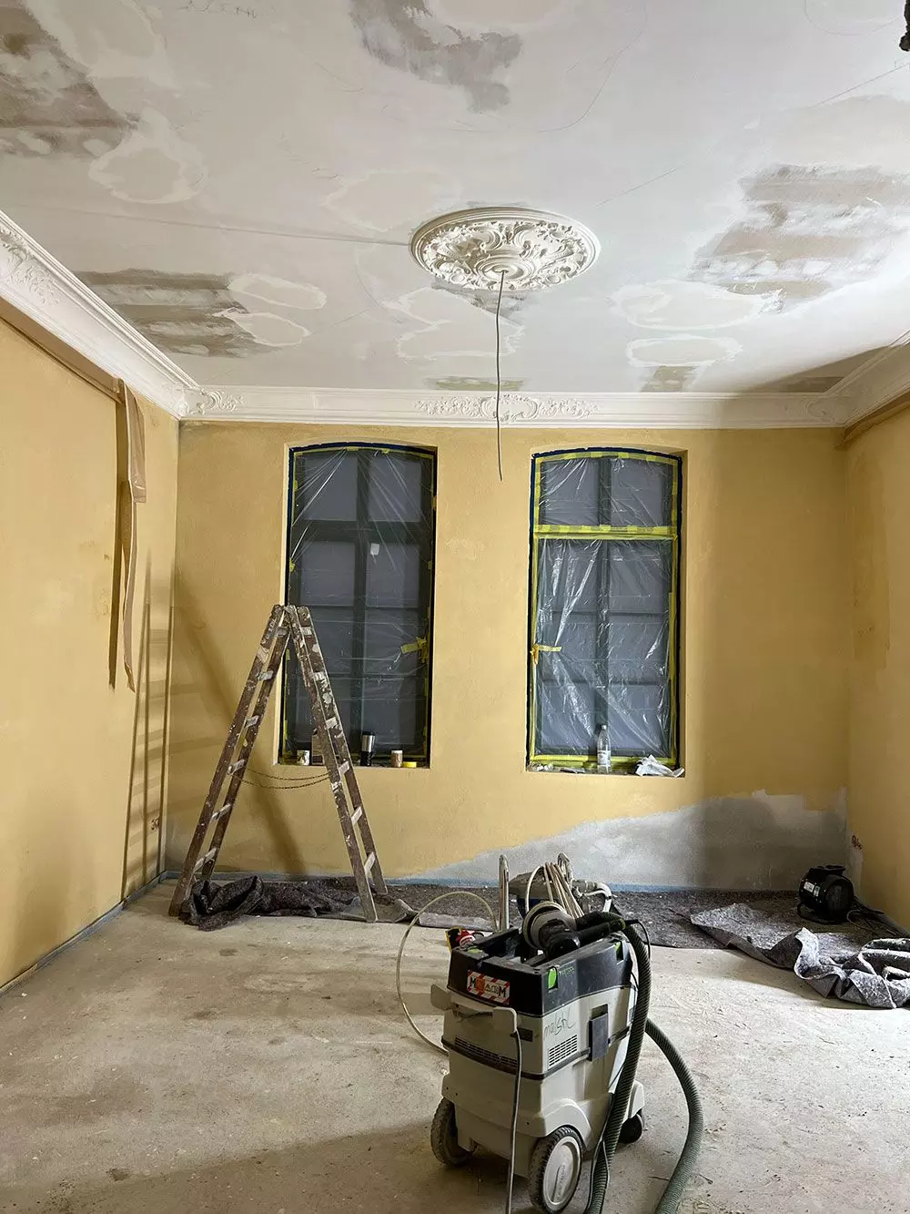 femtastics-wir-renovieren-eine-villa-Malerarbeiten_GrundierungWaende