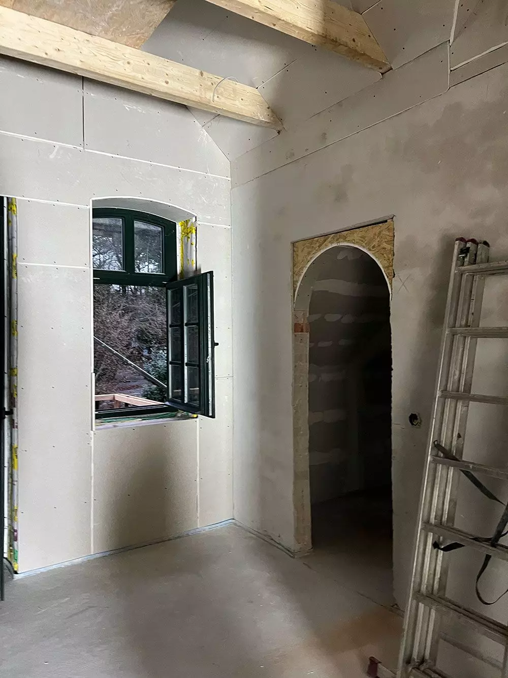 femtastics-wir-renovieren-eine-villa-SchlafzimmerTrockenbau